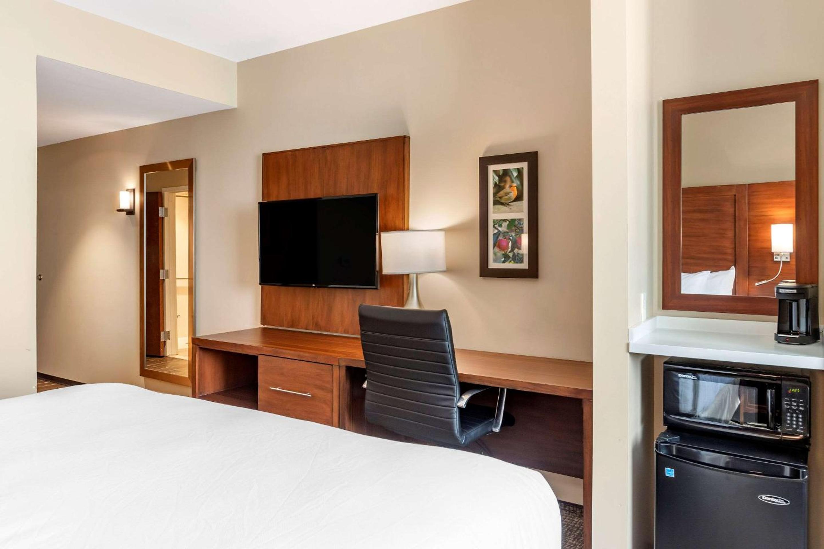 Standard King Room - Non Smoking - Photo 3