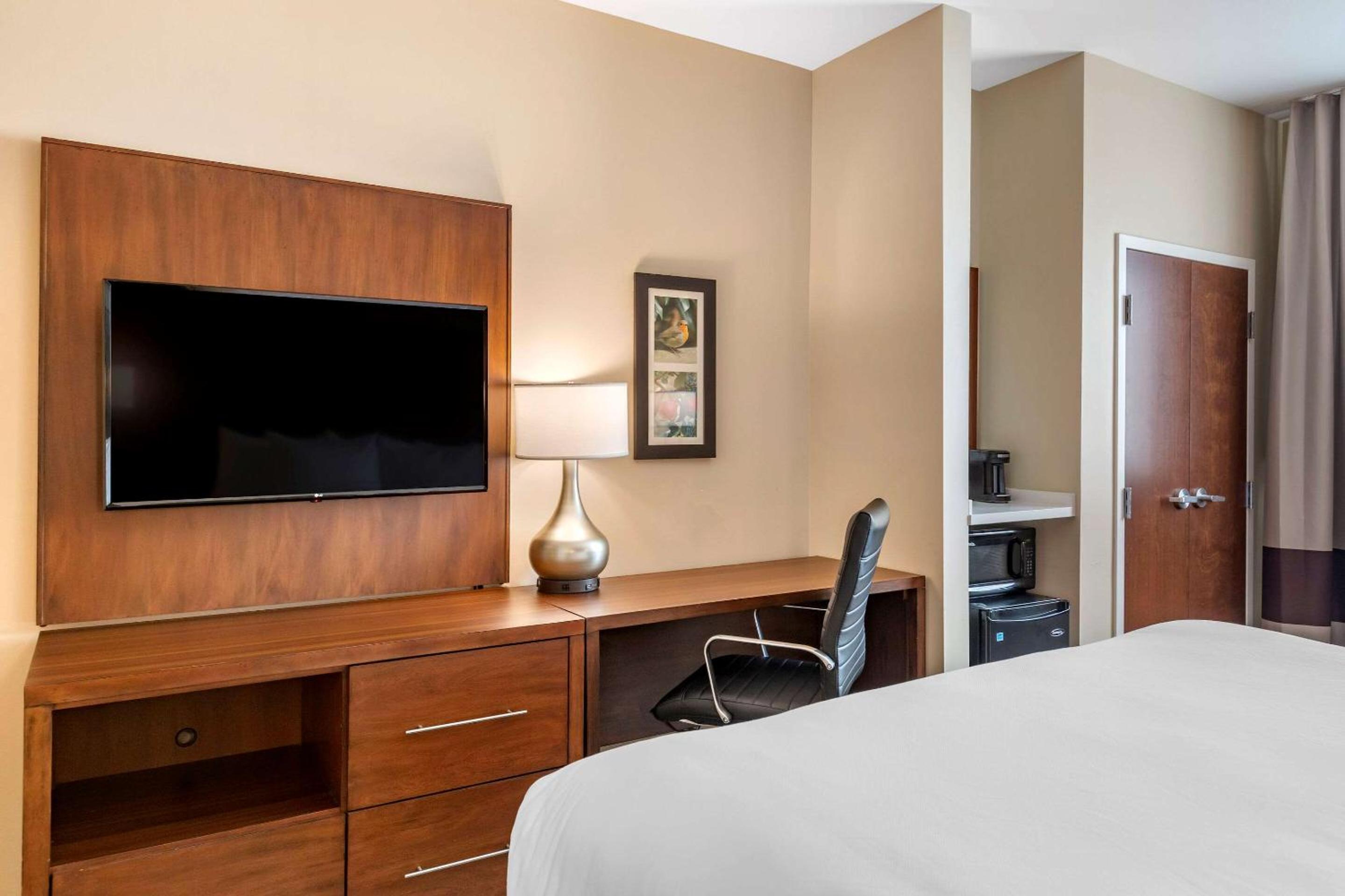 Standard King Room - Non Smoking - Photo 4