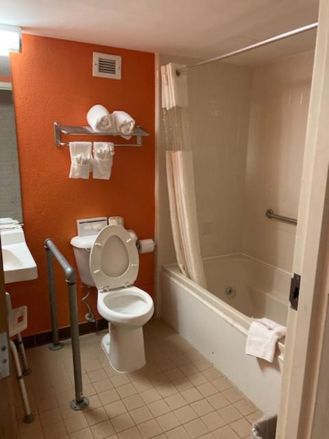 Queen Room - Disability Access/Non-Smoking - Photo 3