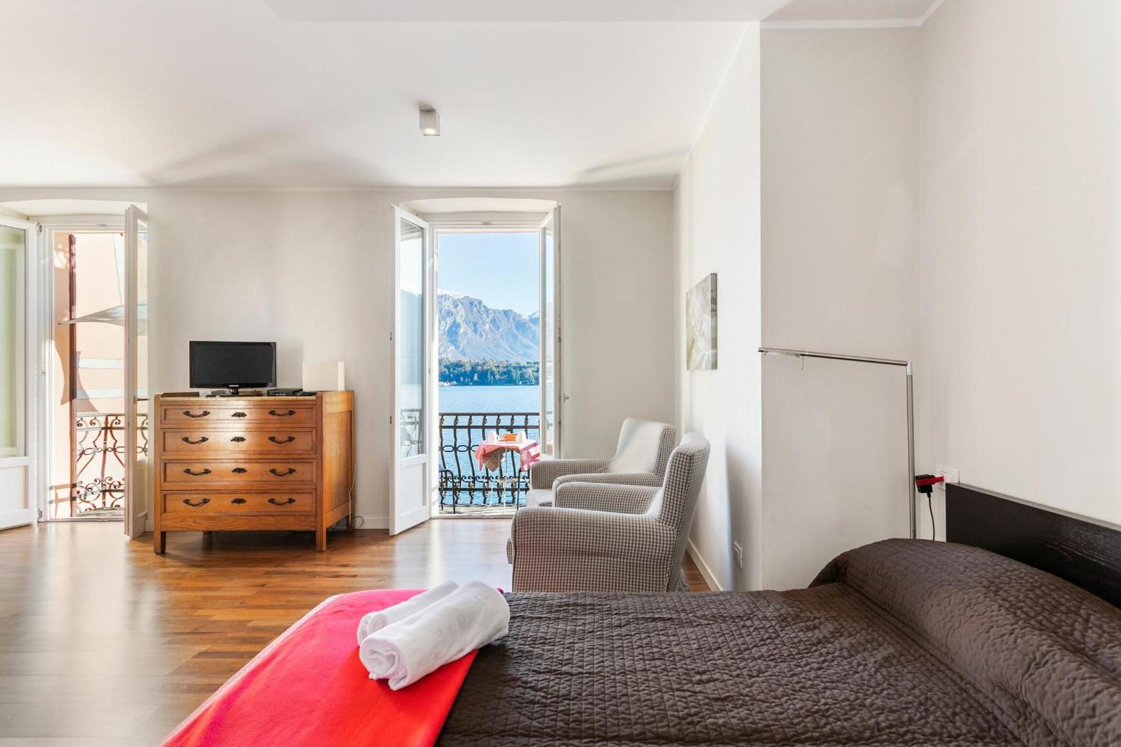 Apartment 4 photo 2