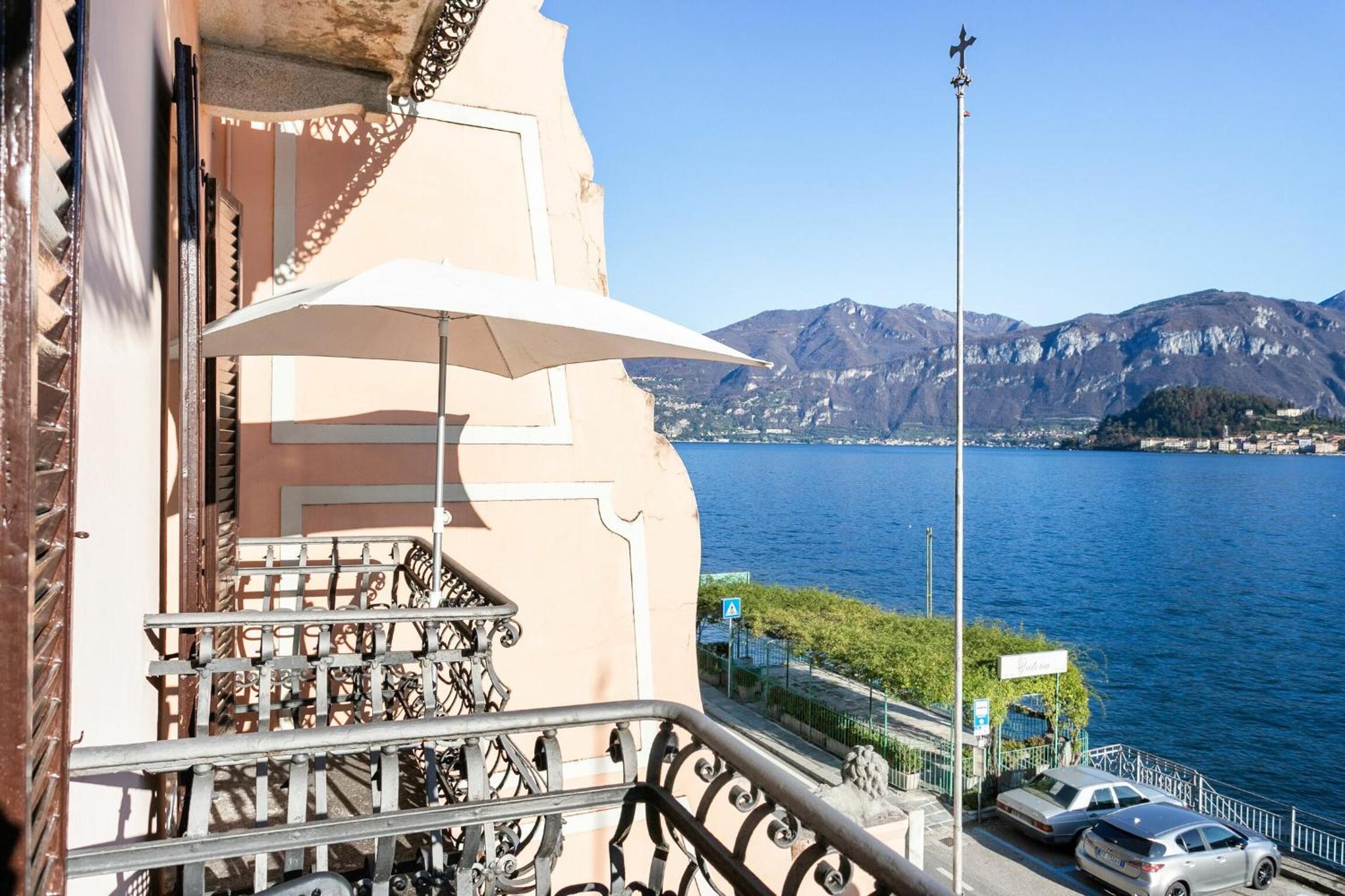 Apartment with Balcony photo 2