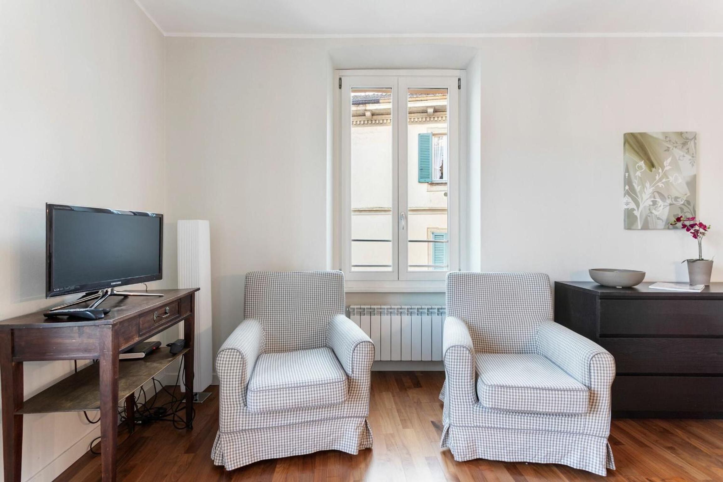 Apartment 5 photo 1