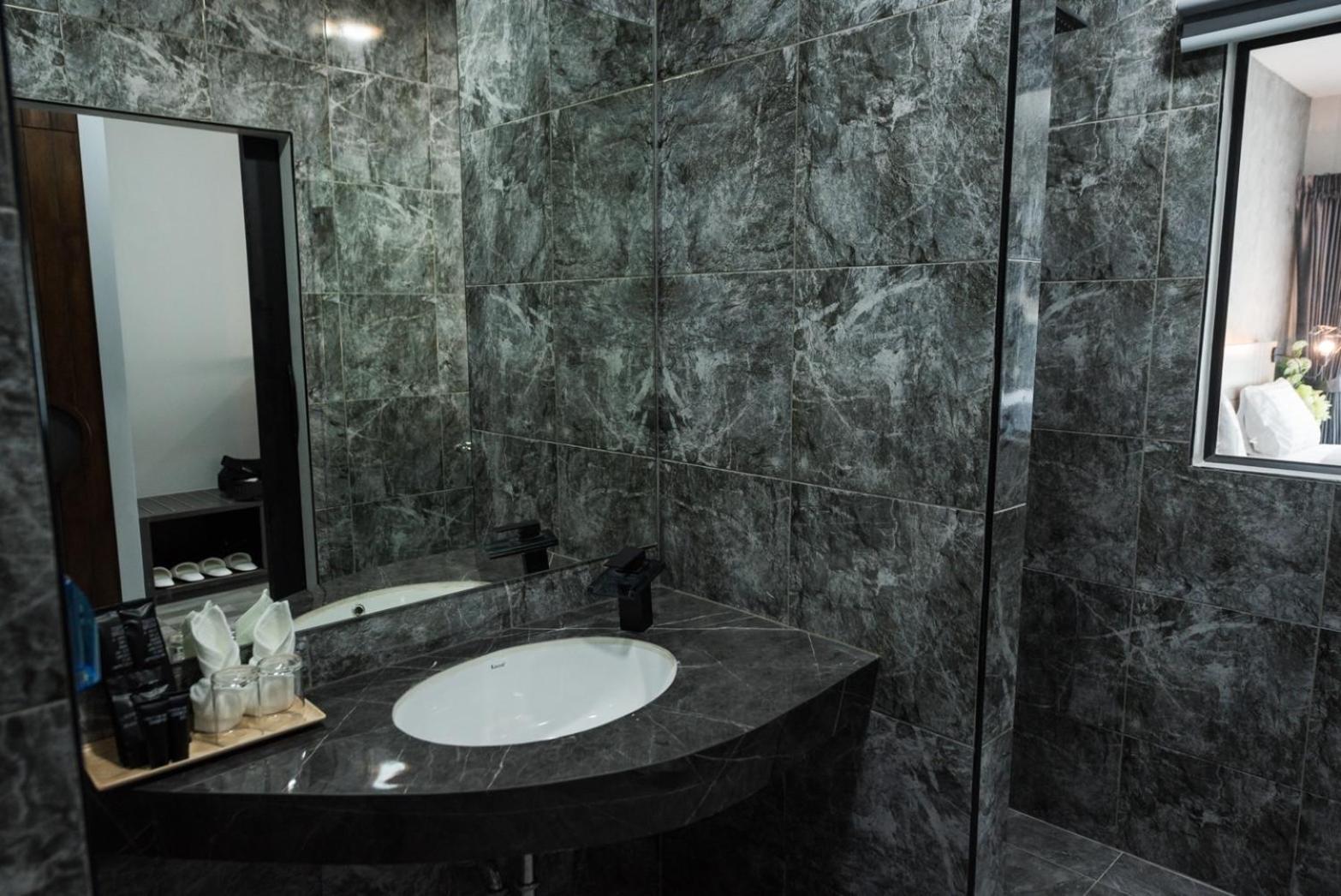Deluxe Double Room - Photo 7