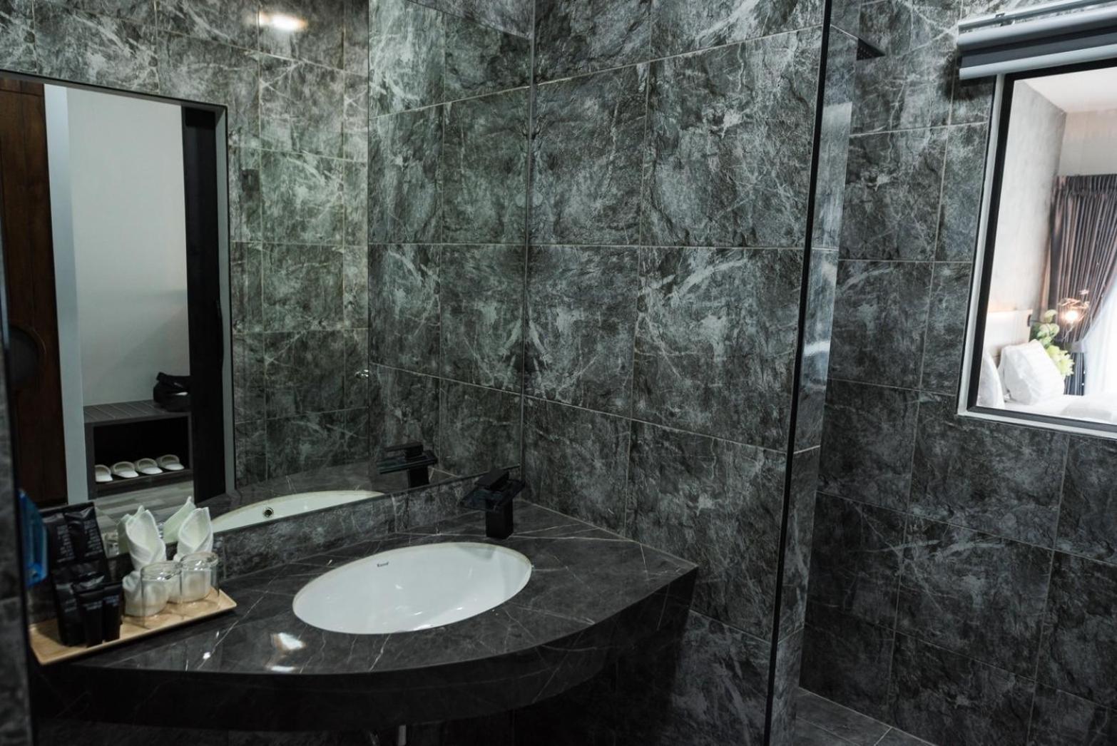 Deluxe Double Room - Photo 10