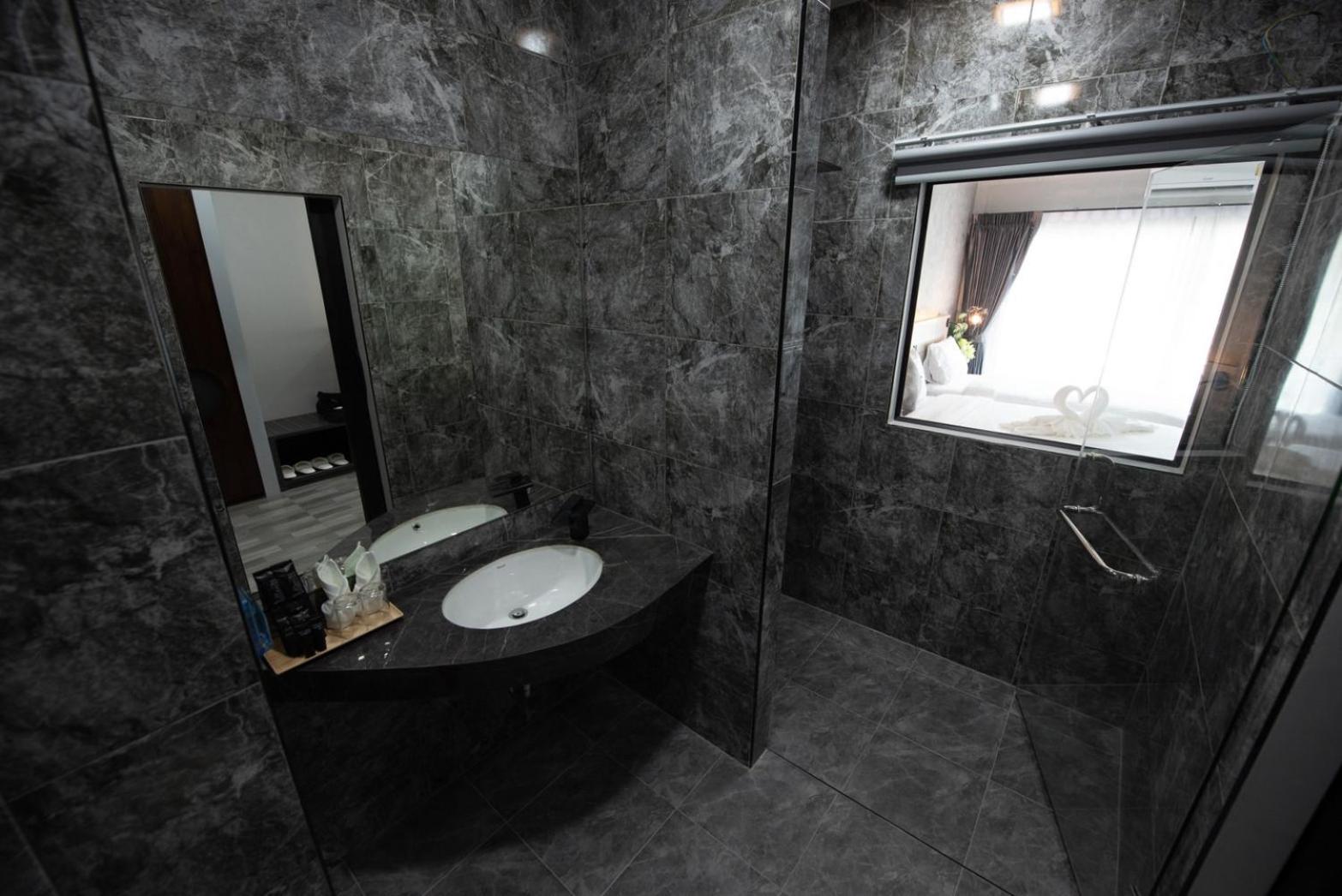 Deluxe Double Room - Photo 8