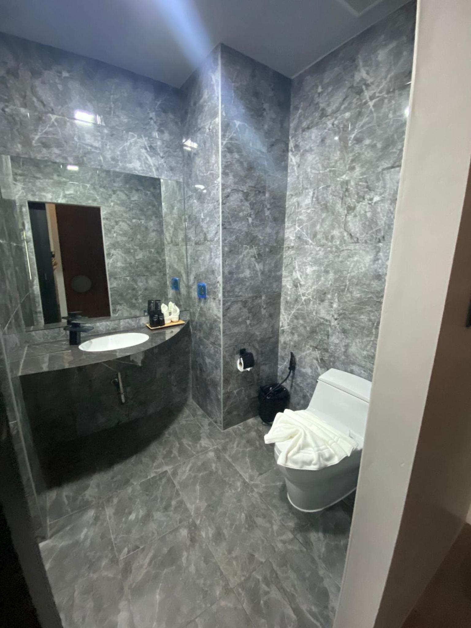 Deluxe Twin Room - Photo 8