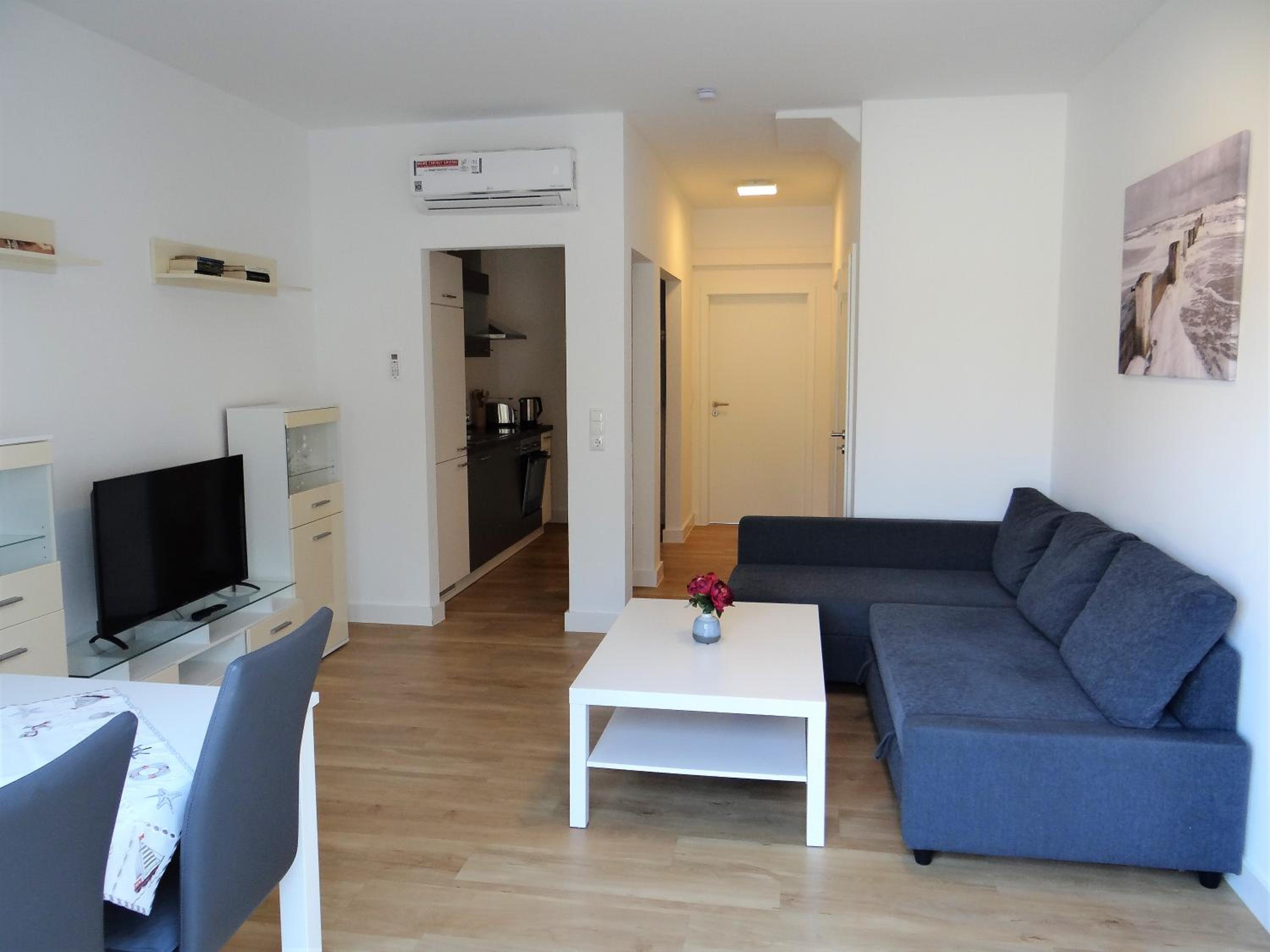 One-Bedroom Apartment photo 1