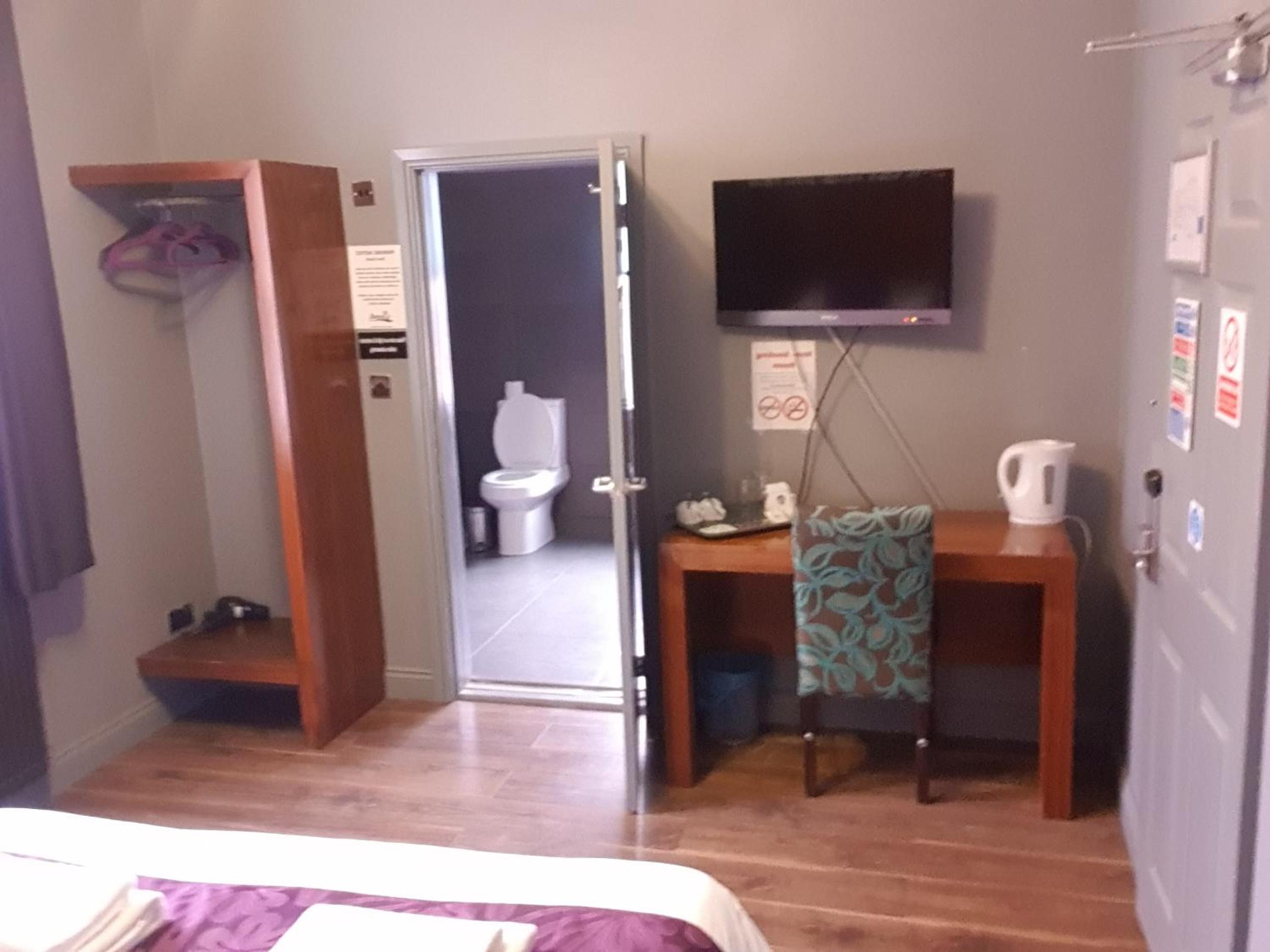 Deluxe Double Room with Shower photo 3