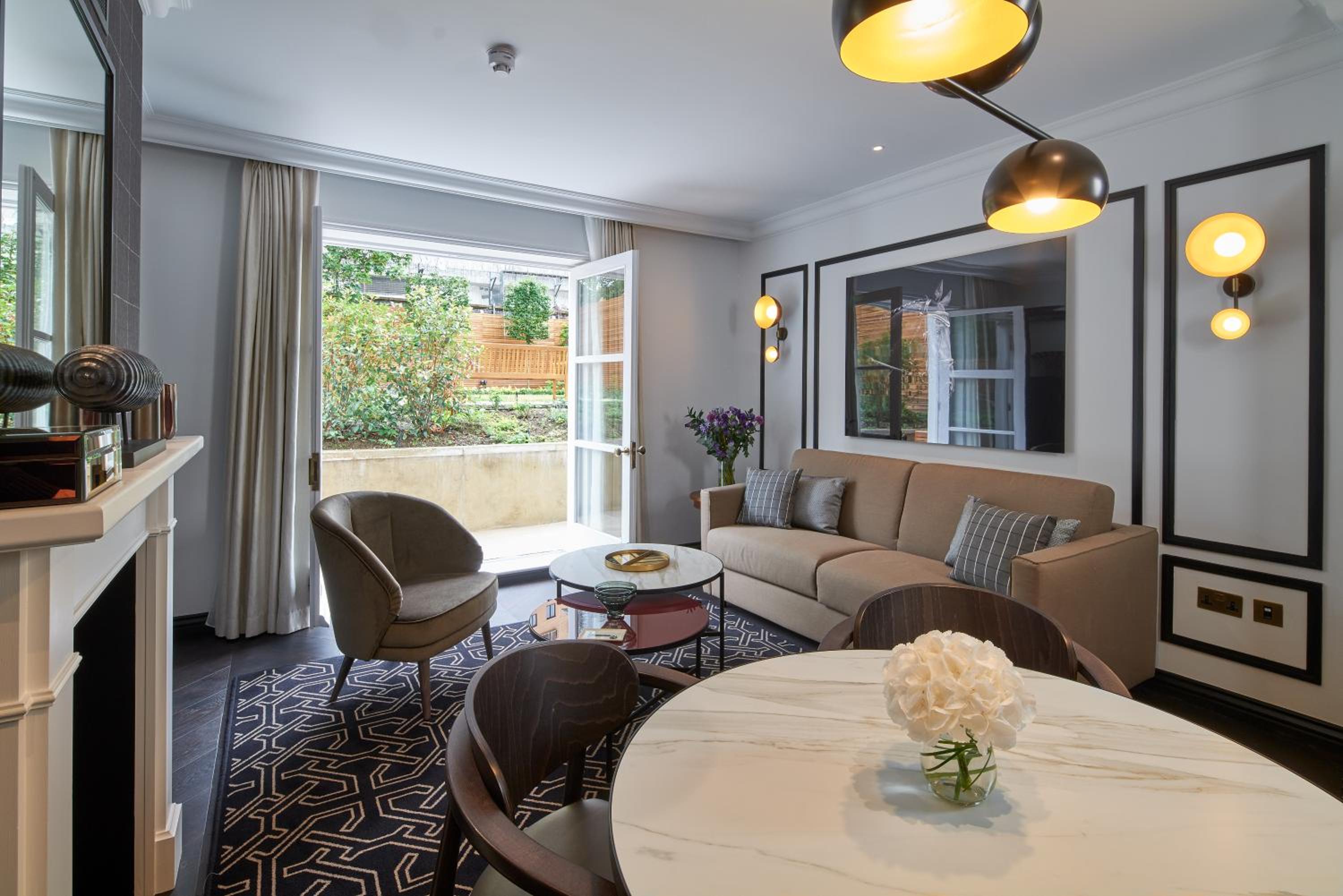Luxury One Bedroom Apartment with Sofa Bed photo 1