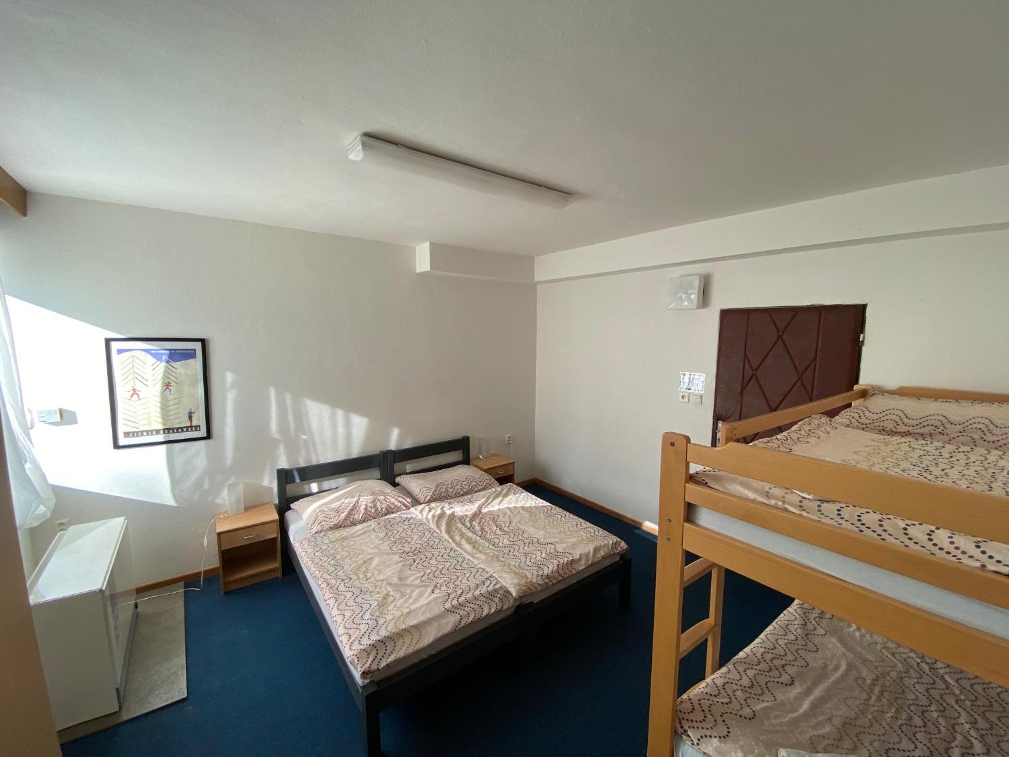 Quadruple Room with Bathroom - Photo 1