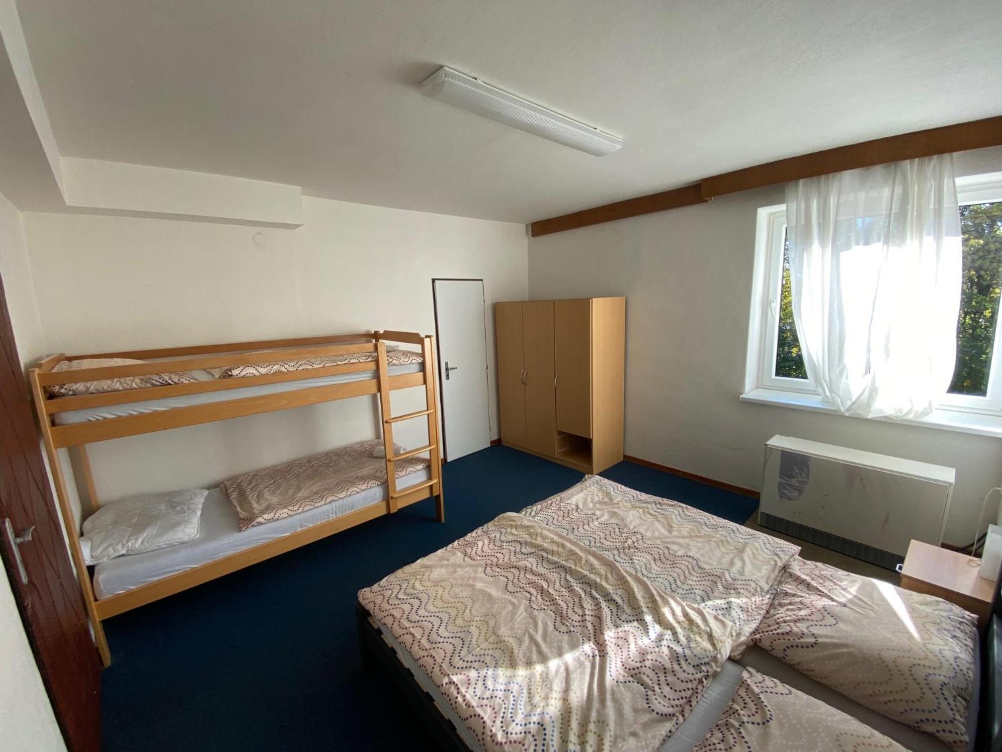 Quadruple Room with Bathroom - Photo 2