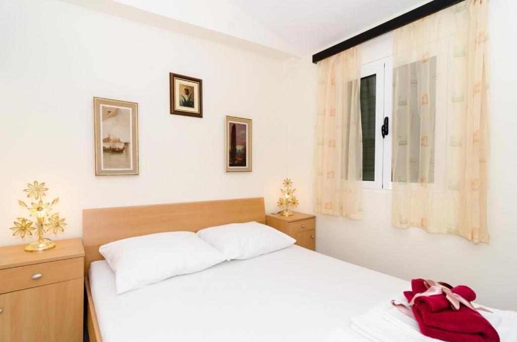 Studio Apartment with Terrace and Sea View