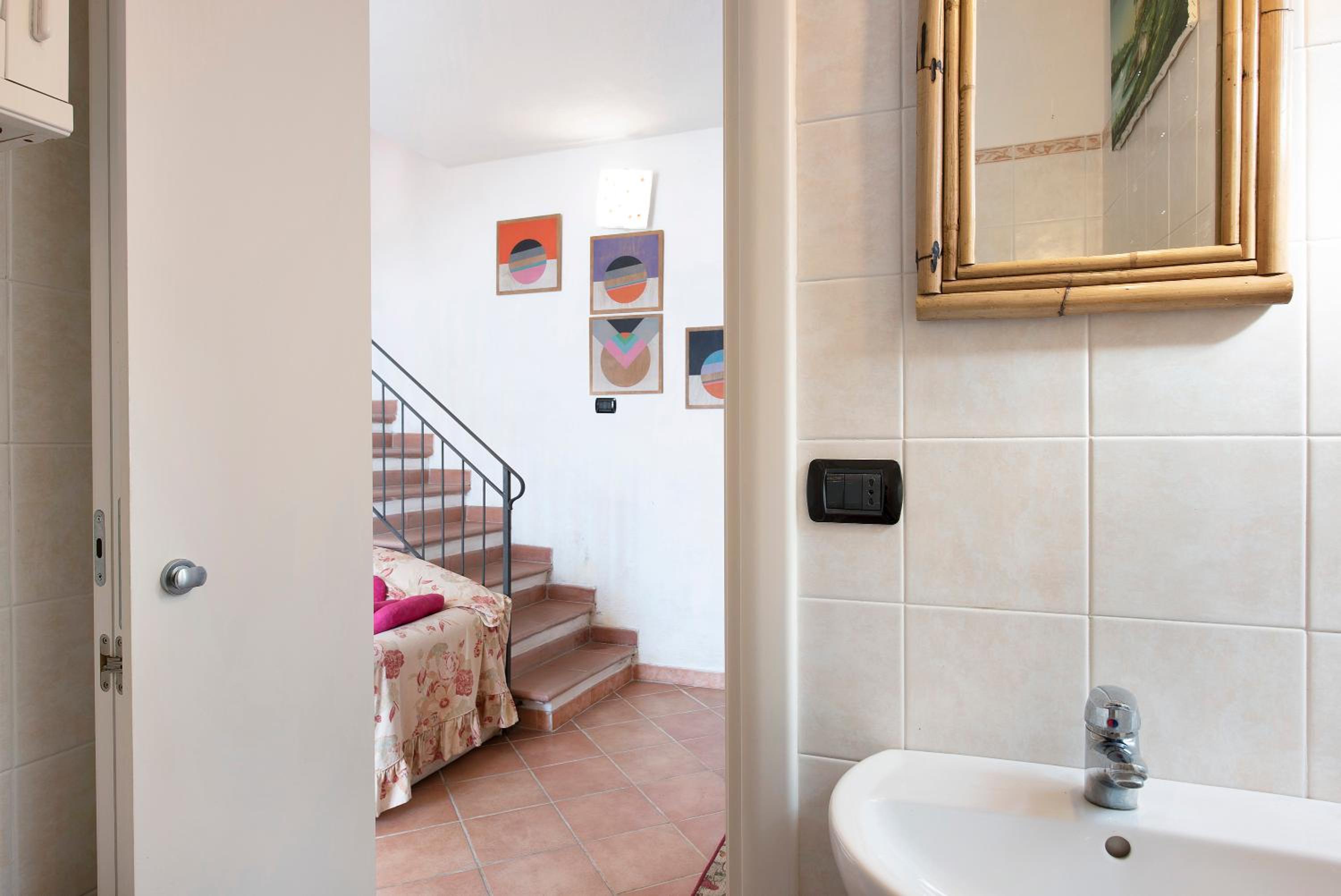 Two-Bedroom House - Photo 9