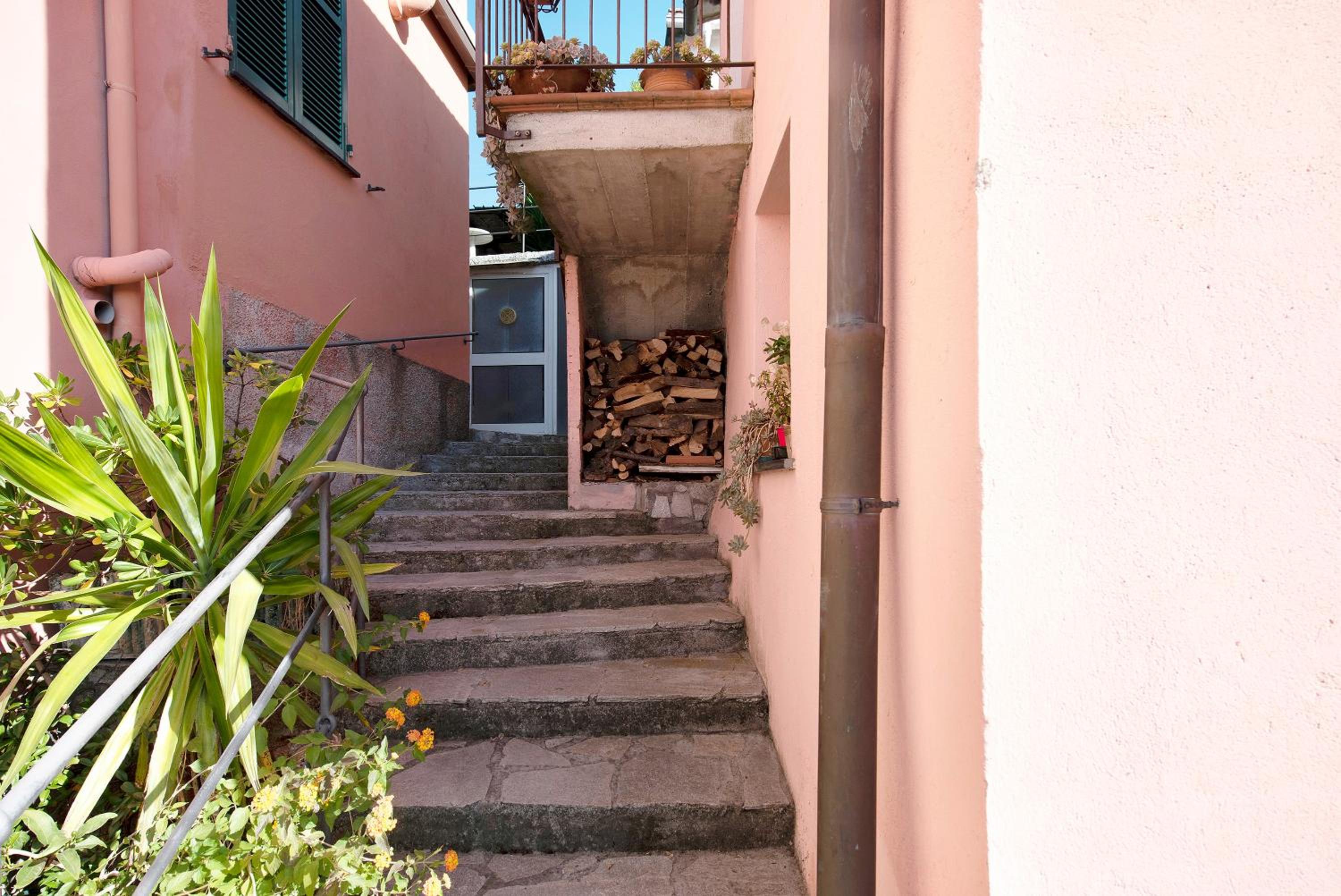 Two-Bedroom House - Photo 23