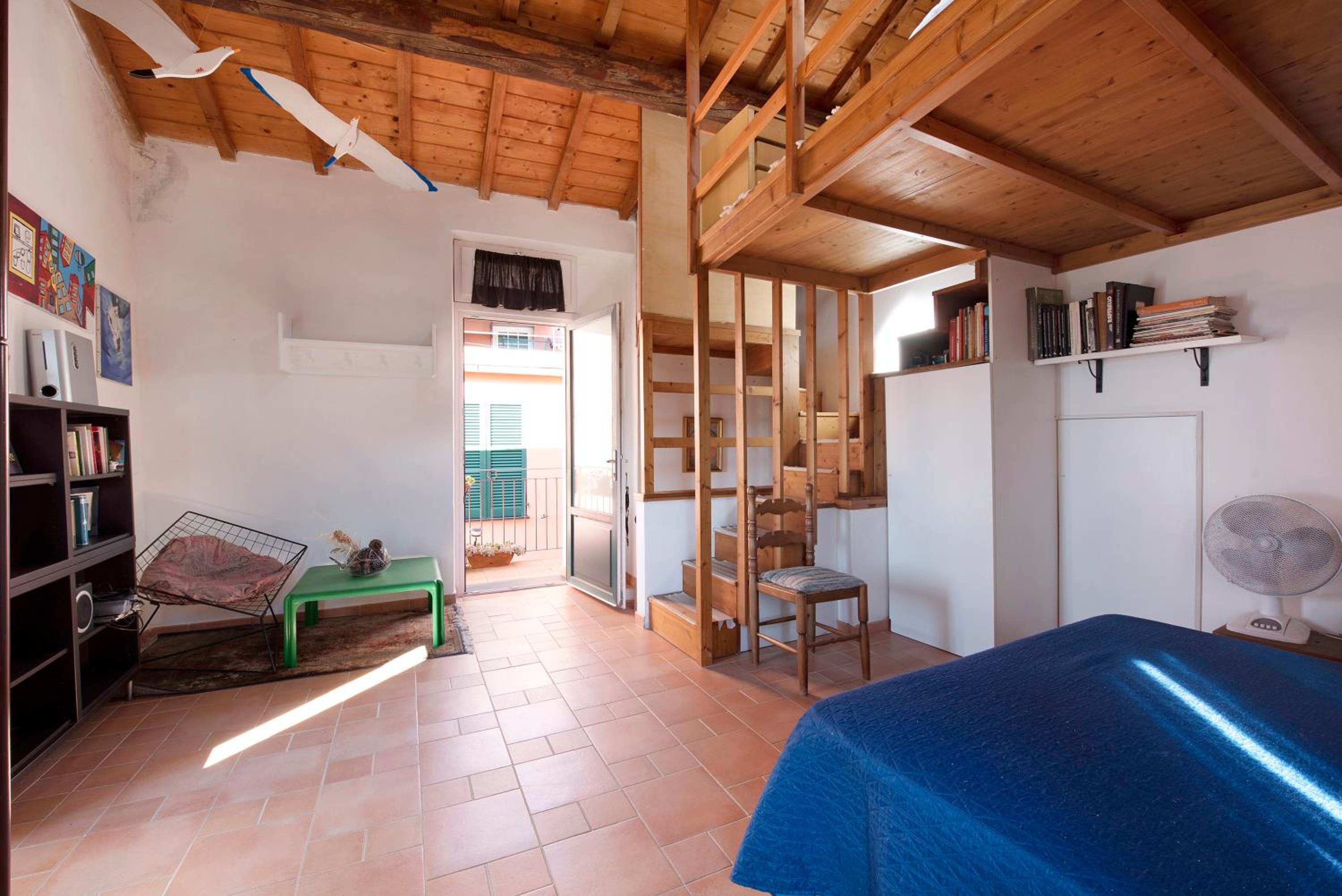 Two-Bedroom House - Photo 11
