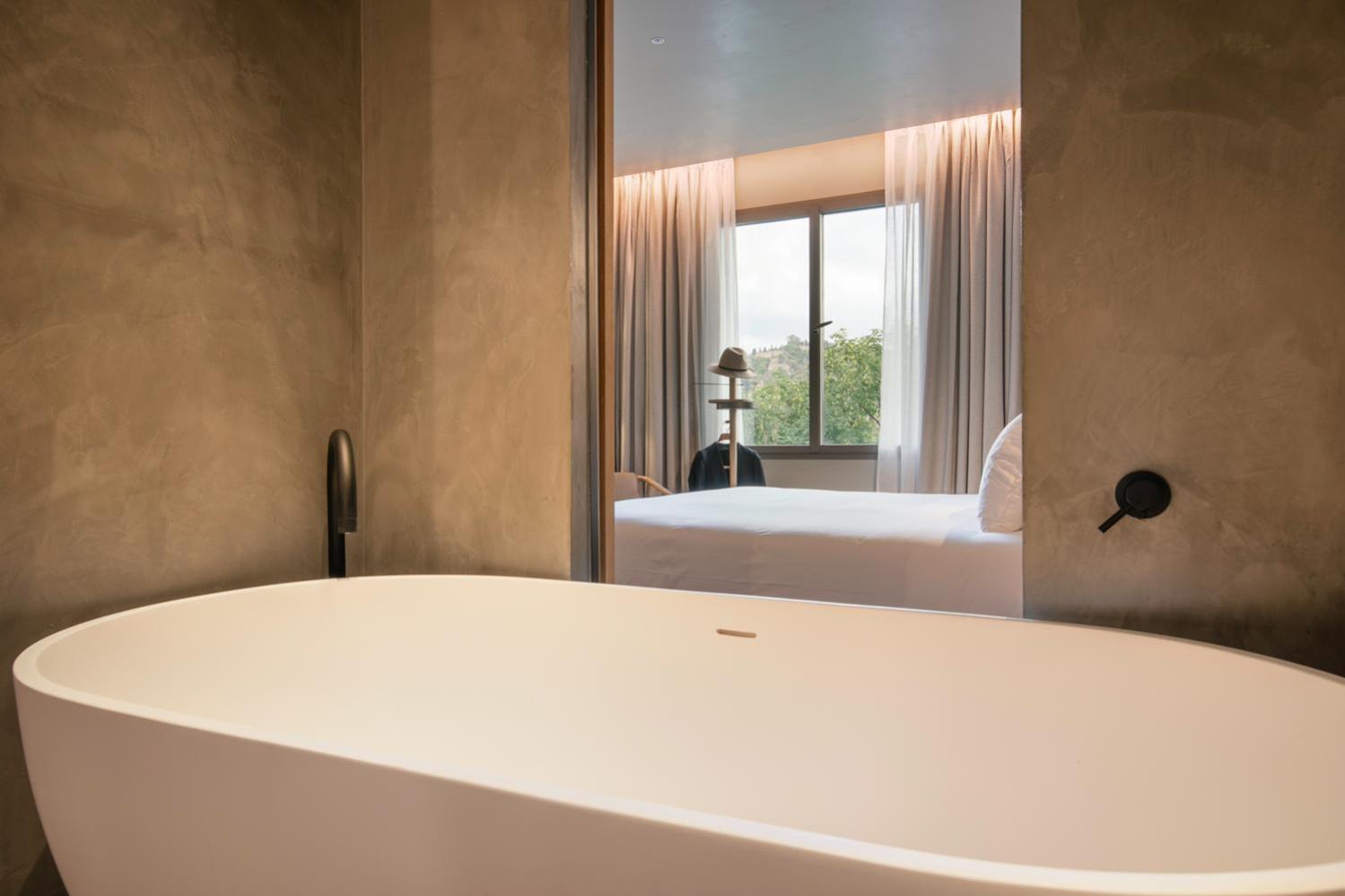 Premium Double Room thumbnail 6