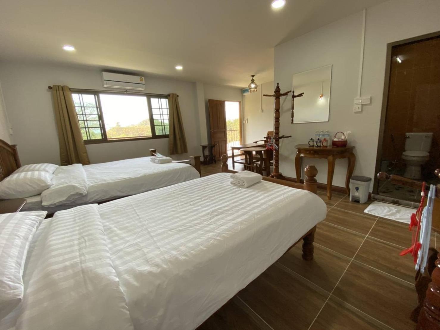 Triple Room with Balcony - Photo 20