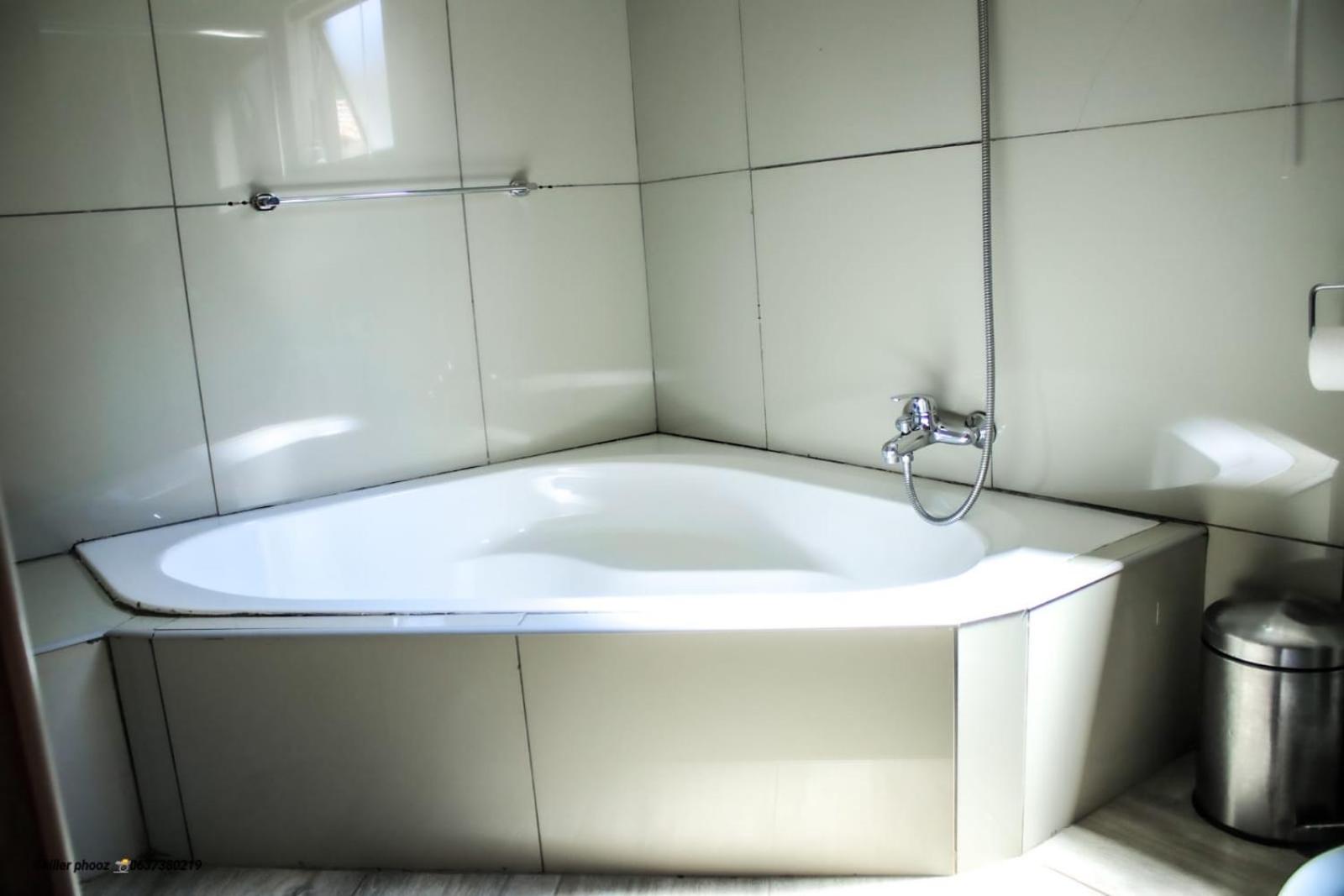 Executive Suite - Photo 6