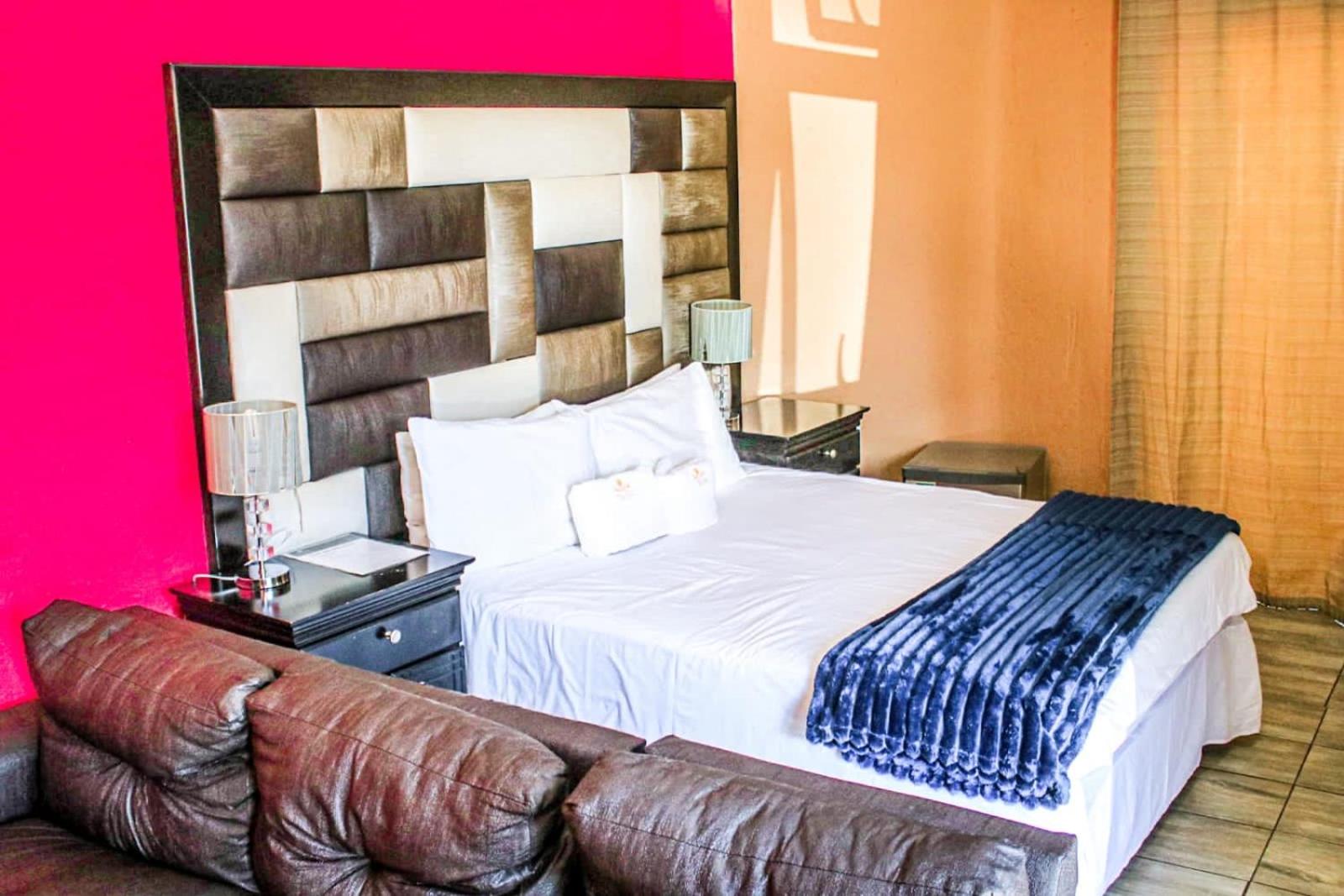 Executive Suite - Photo 8