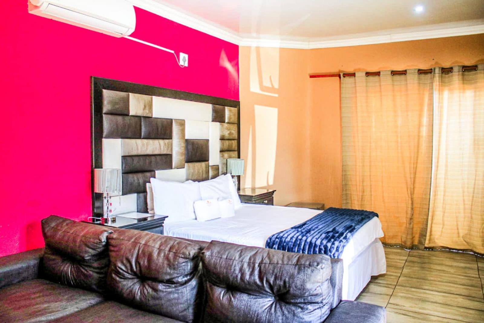 Executive Suite - Photo 11