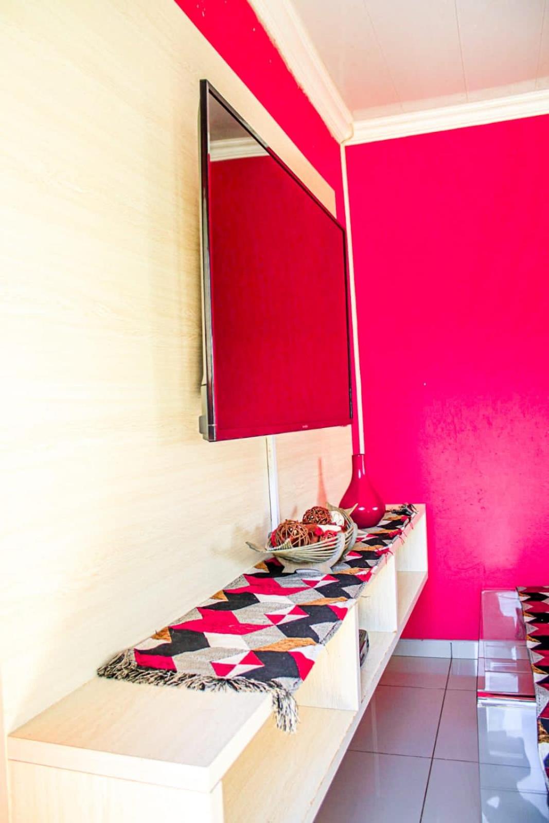 Executive Suite - Photo 12