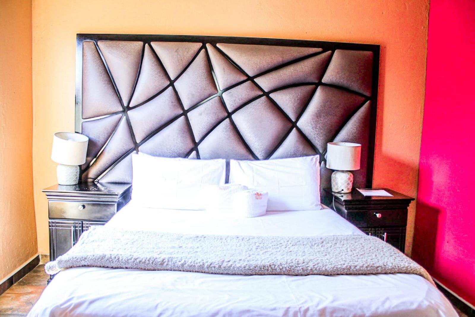 Executive Suite - Photo 17