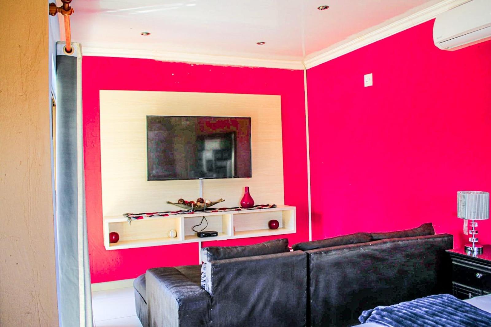 Executive Suite - Photo 19