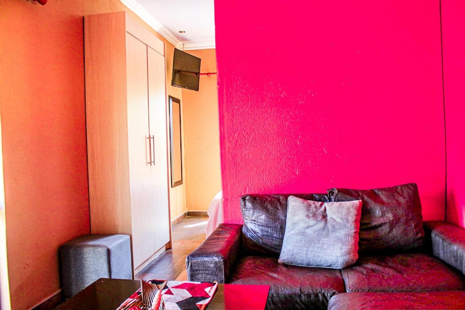 Executive Suite - Photo 21