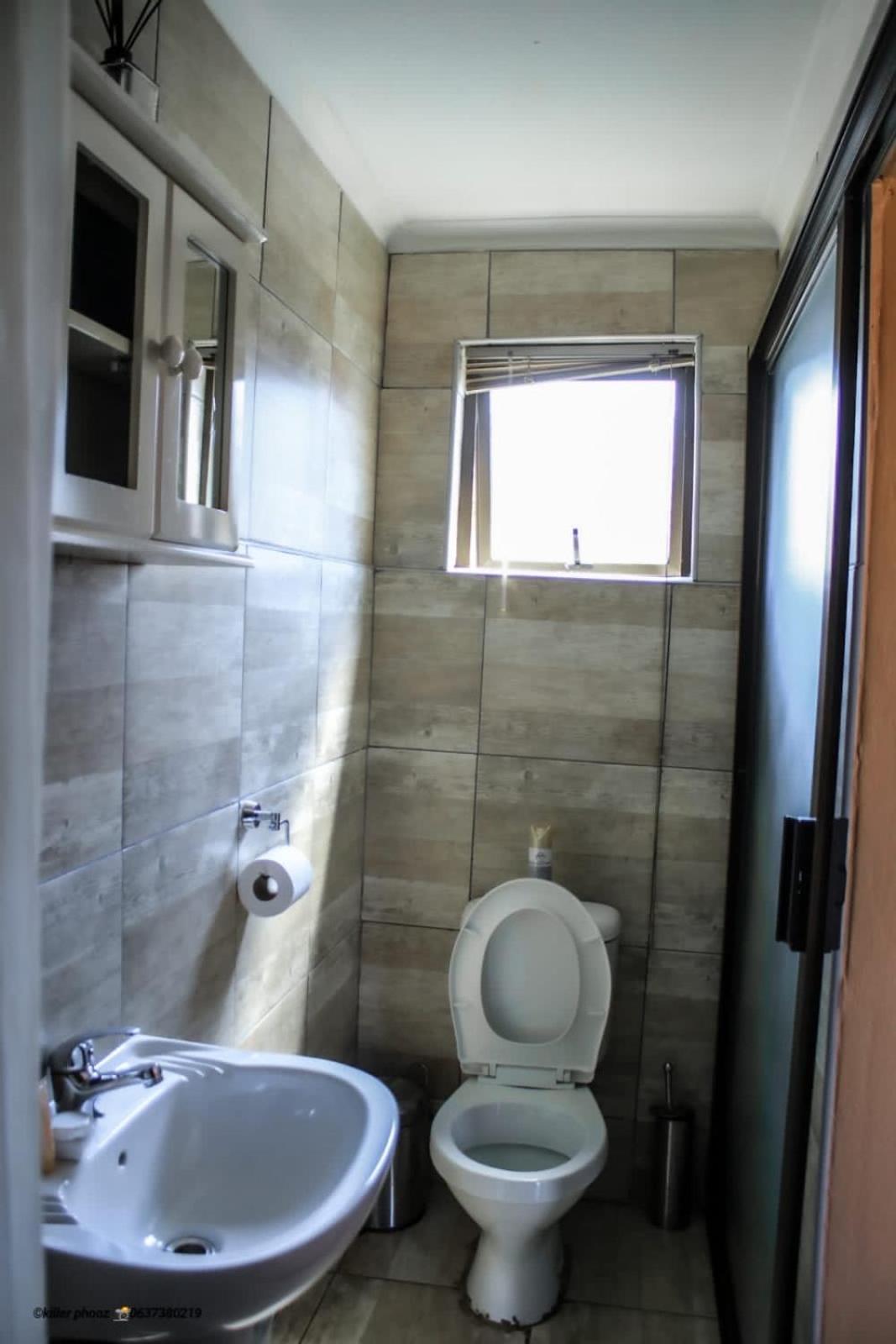 Deluxe Suite - Photo 18
