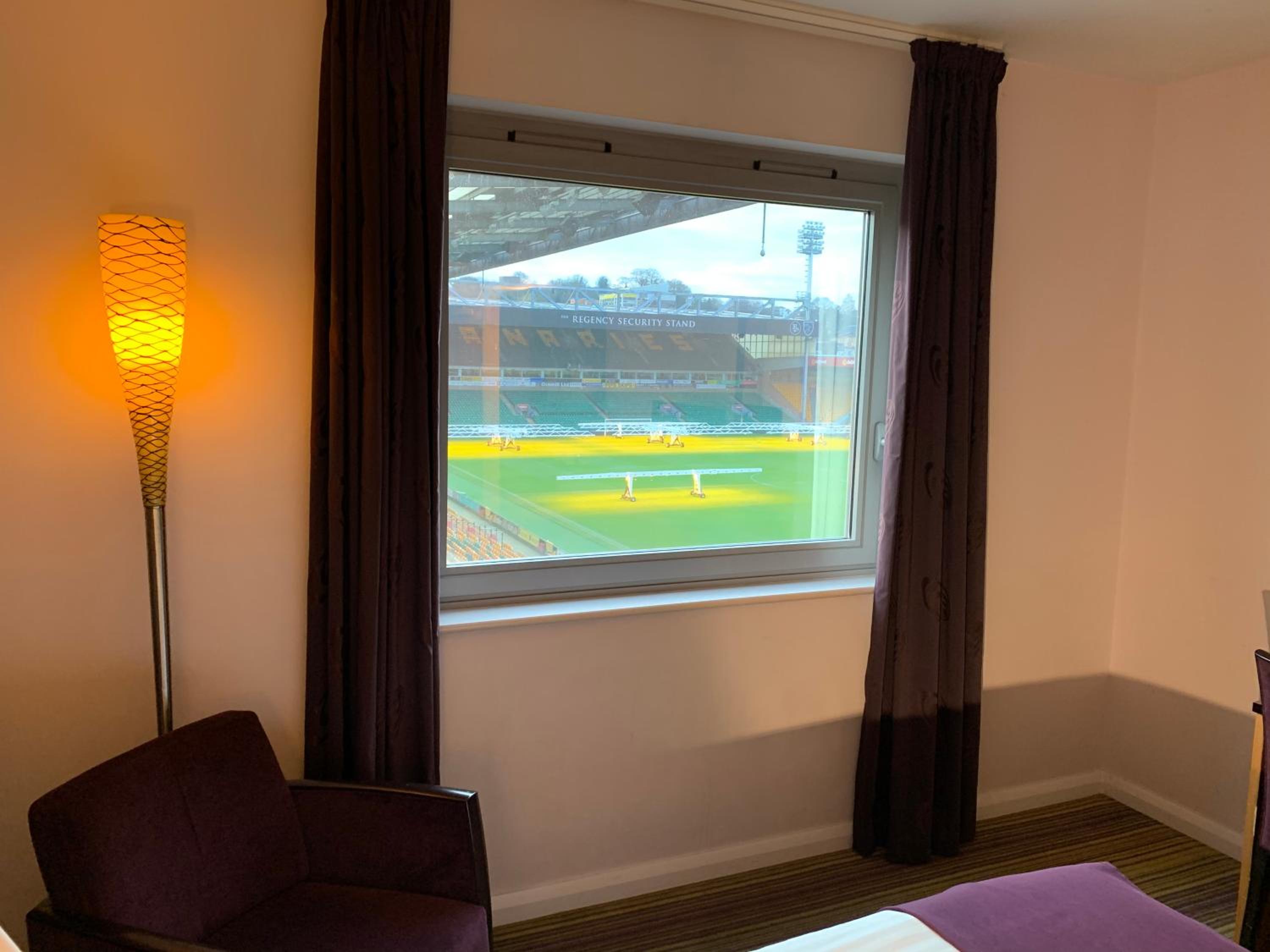 Standard Double Room with Two Double Beds and Pitch View - Photo 2