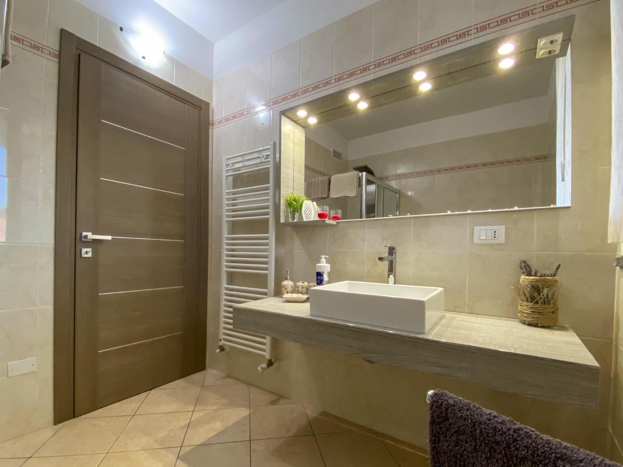Double Room with Private Bathroom - Photo 2