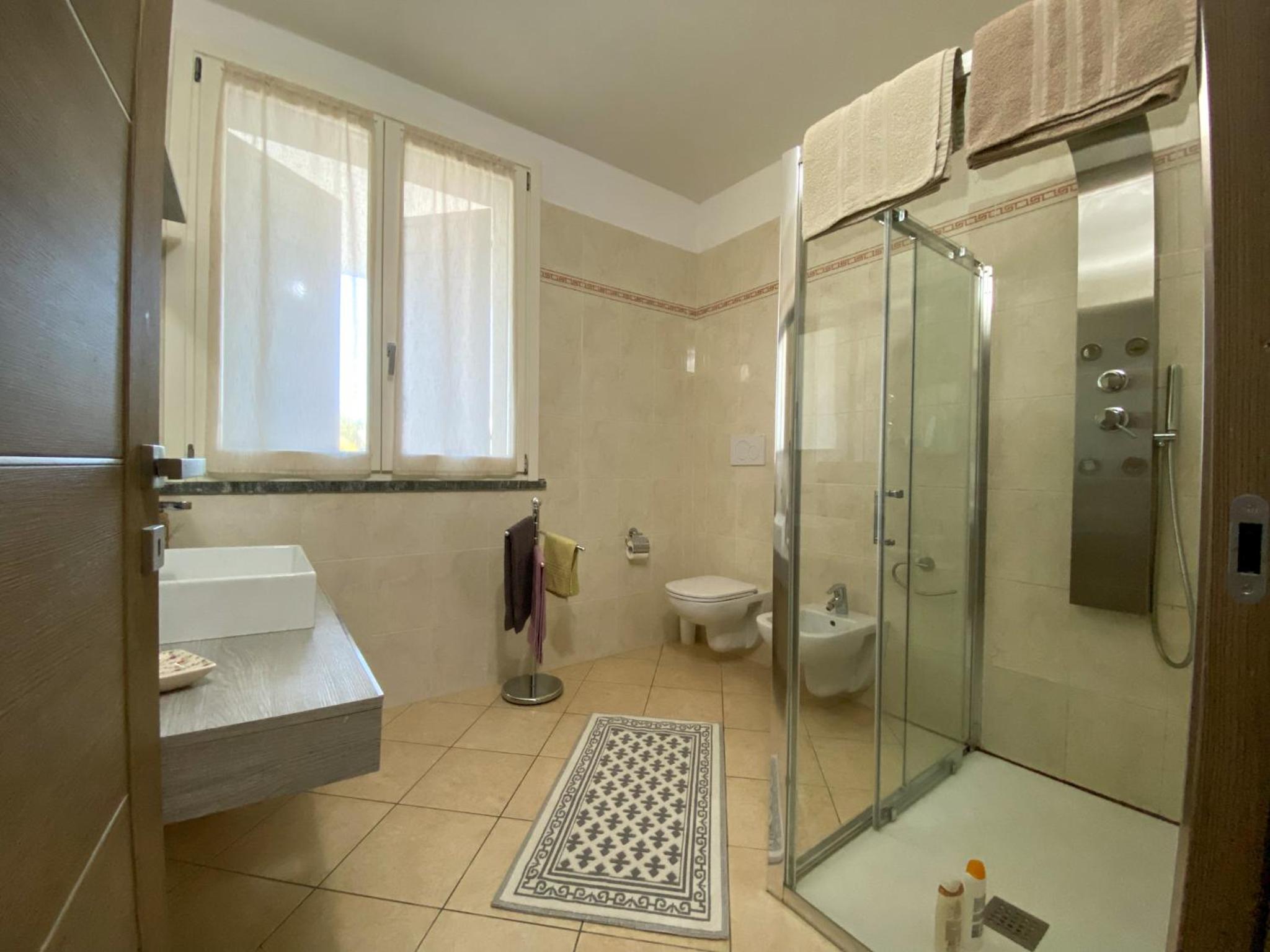 Double Room with Private Bathroom - Photo 3