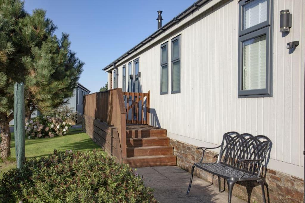 Three-Bedroom House photo 3