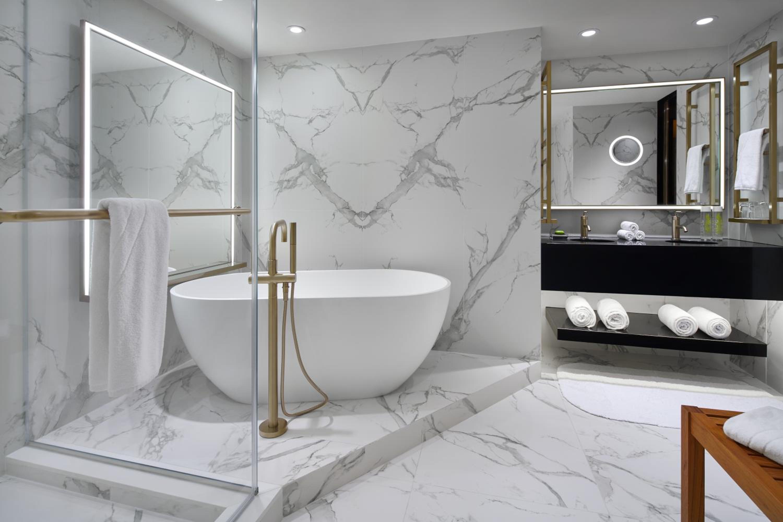 Superior King Suite - Photo 2