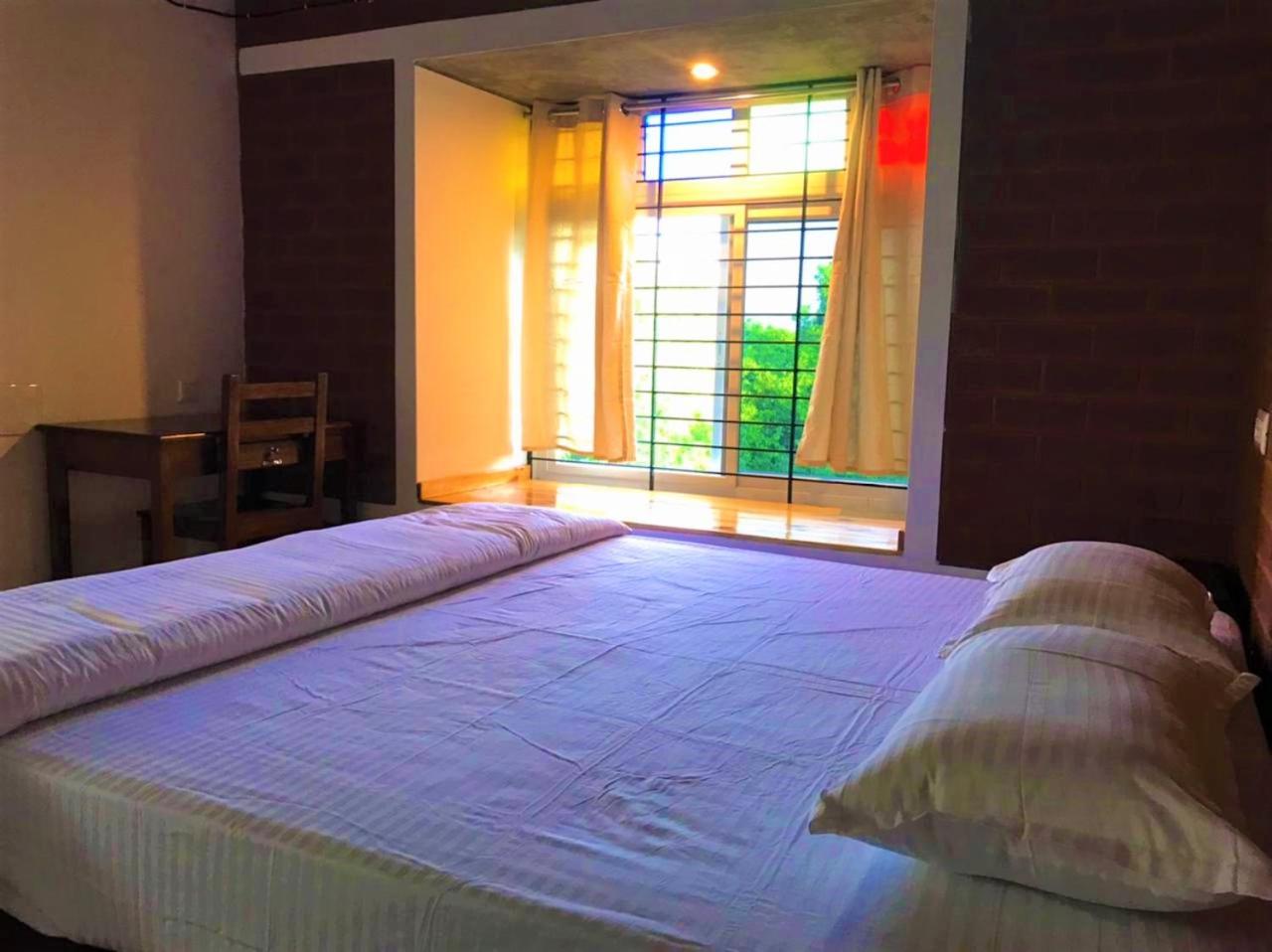 Deluxe Double Room with Balcony - Photo 3