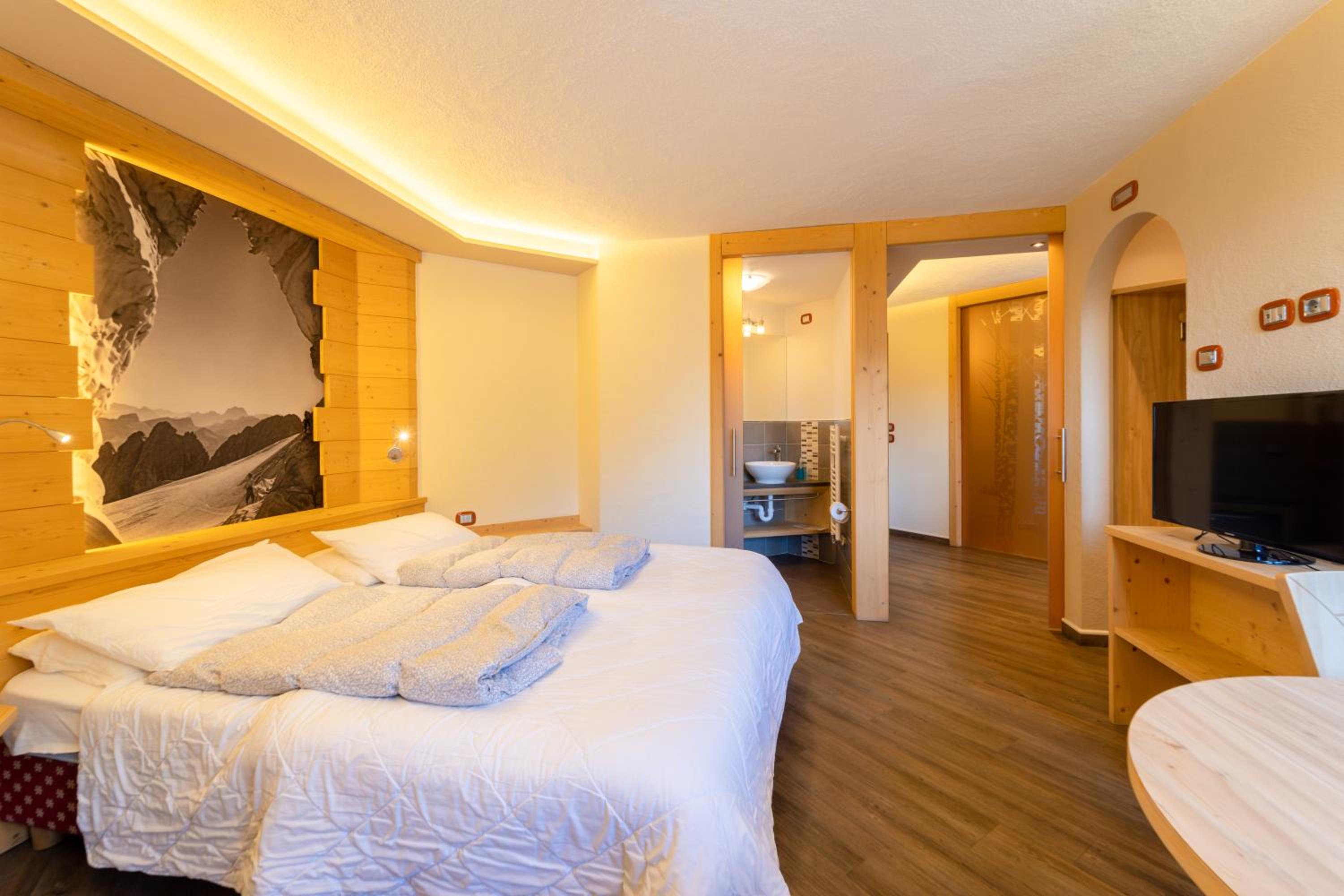 Suite - Photo 10