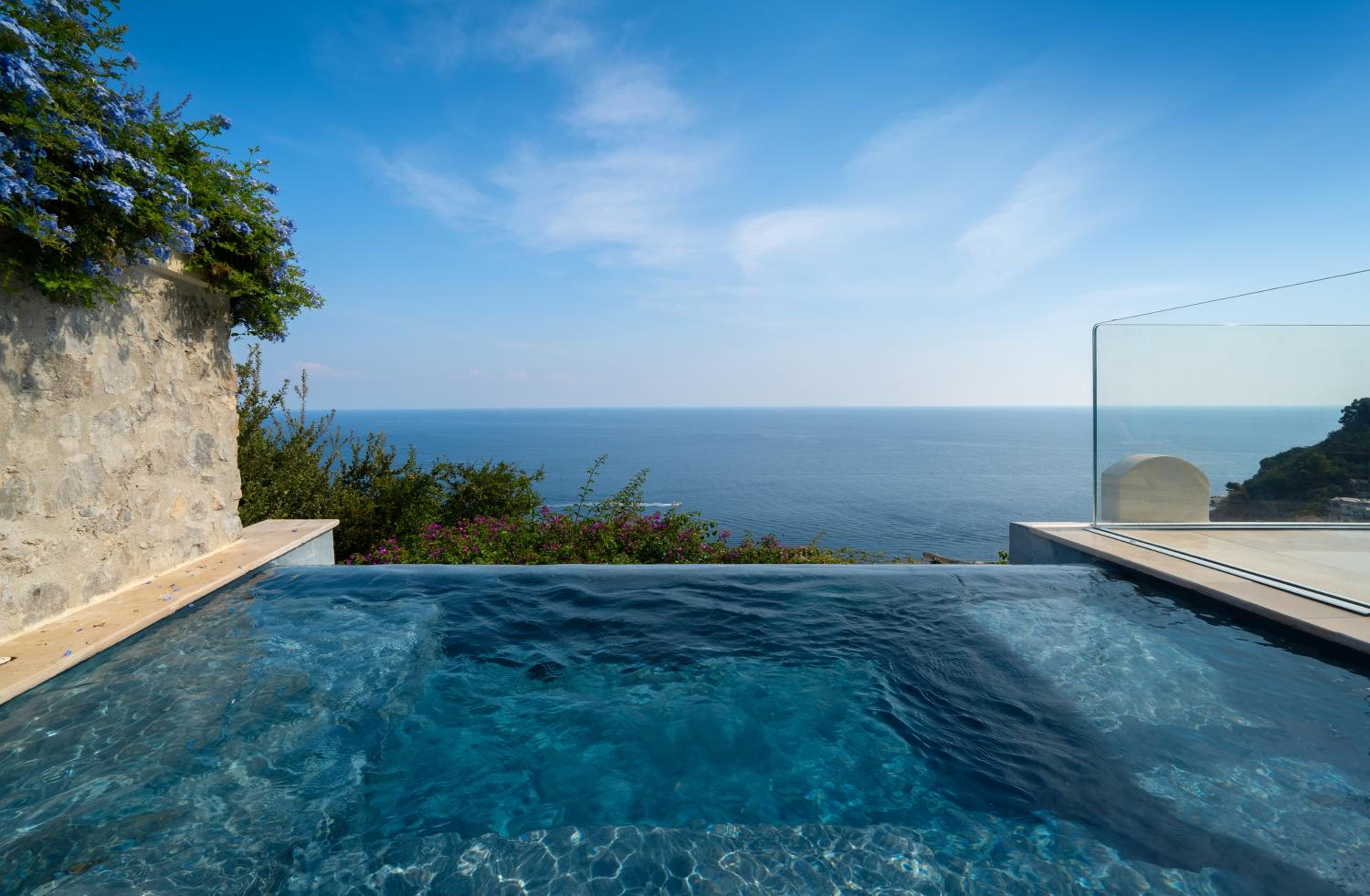 Suite with Private Pool - Photo 10