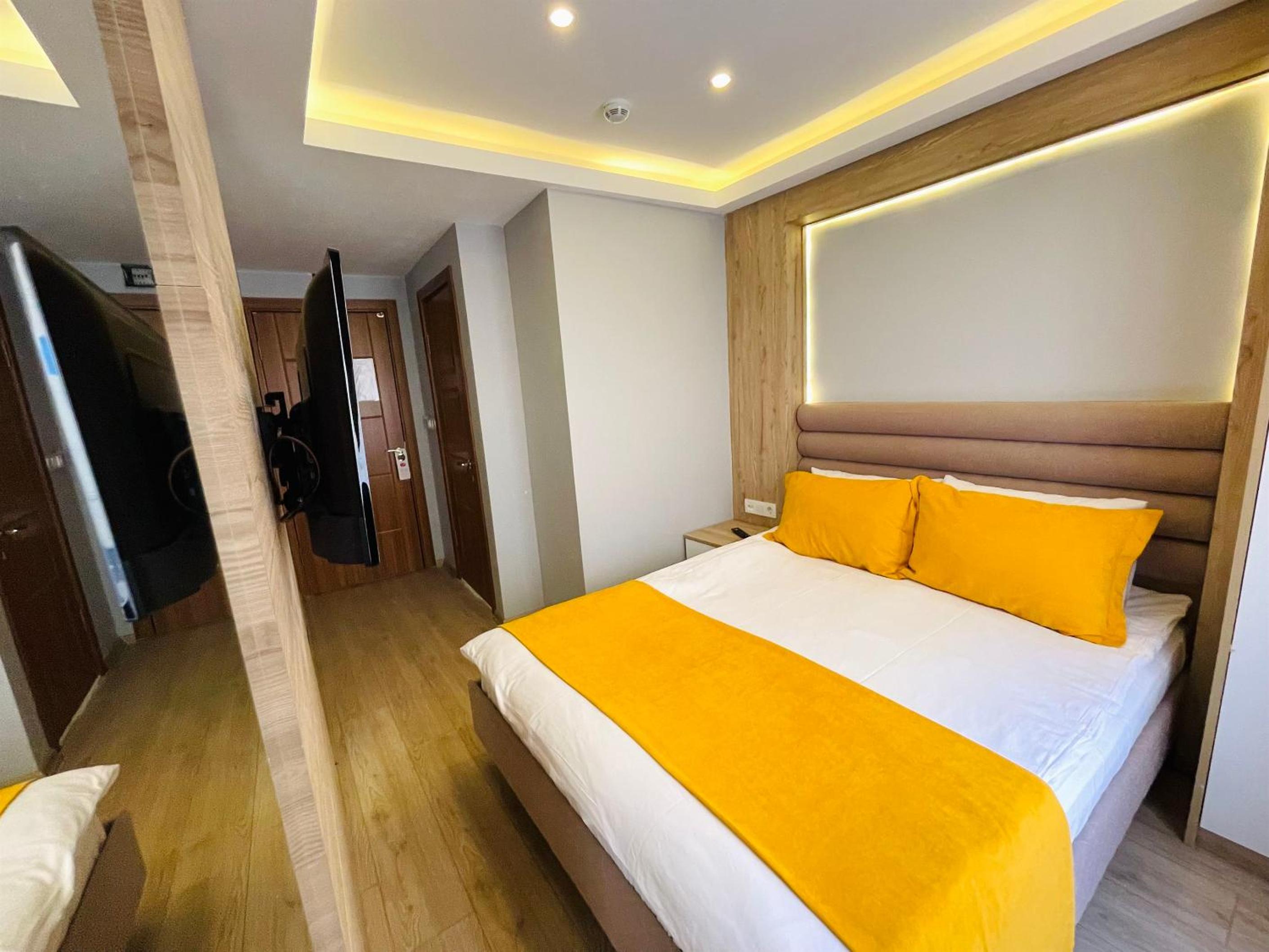 Budget Double Room photo 2