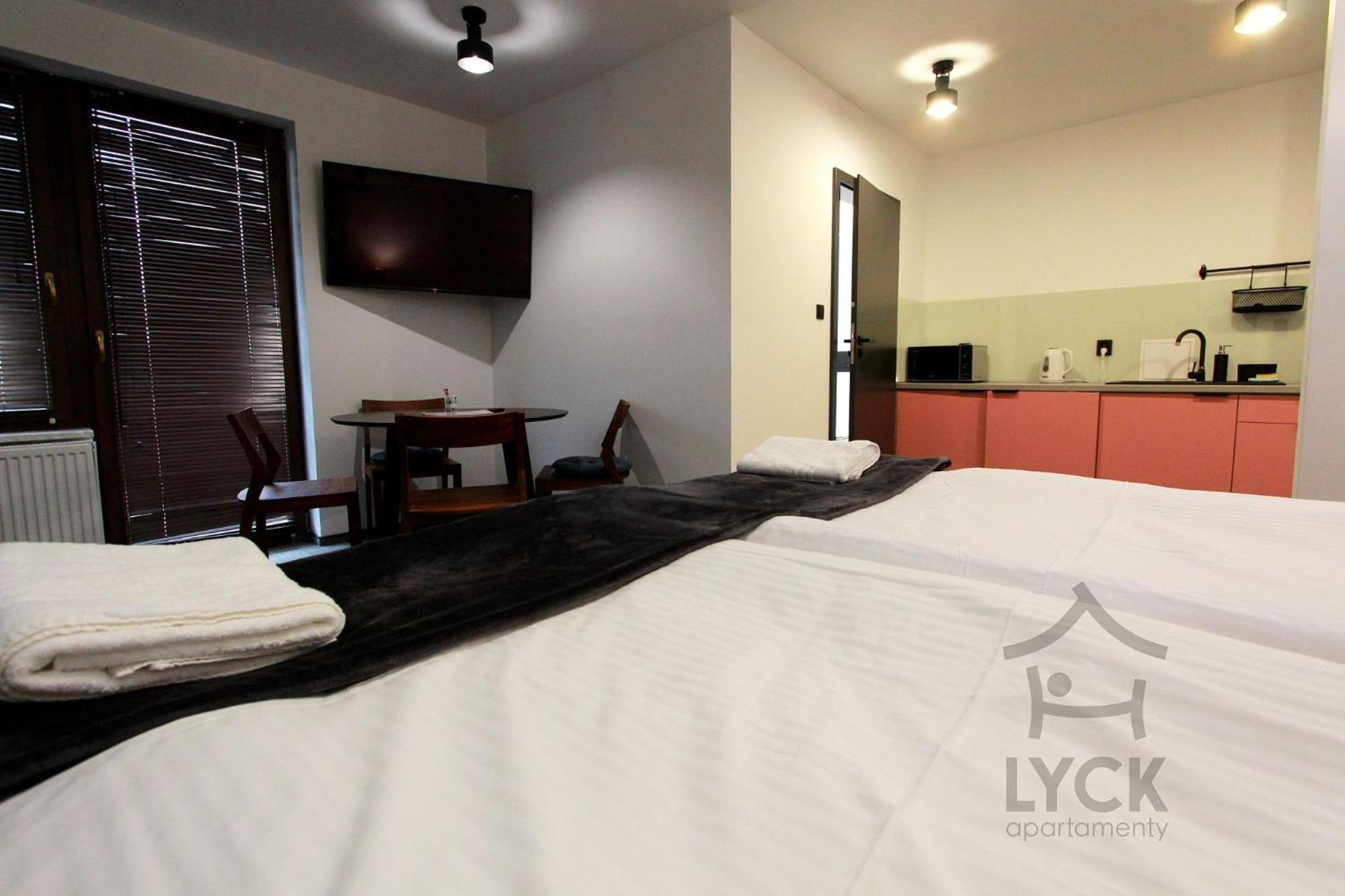 Apartment with Balcony - Photo 9