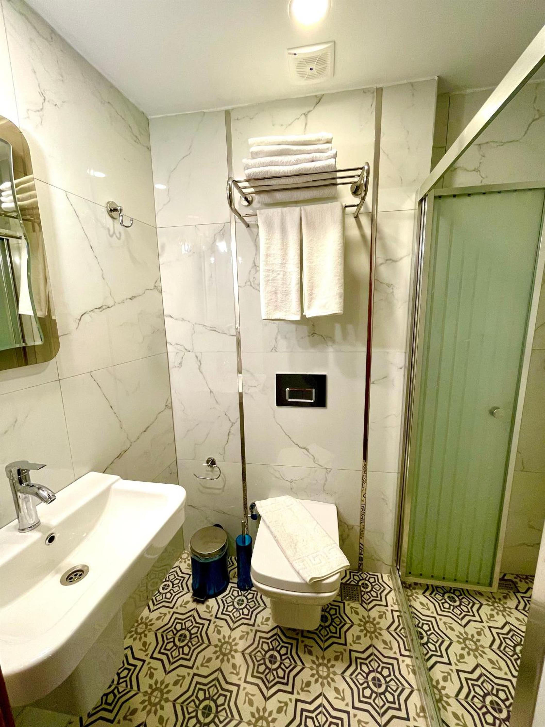 Budget Double Room photo 3