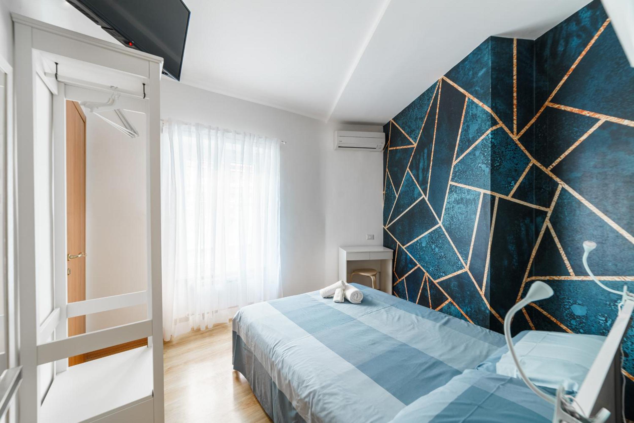 Single Room with Bathroom photo 2
