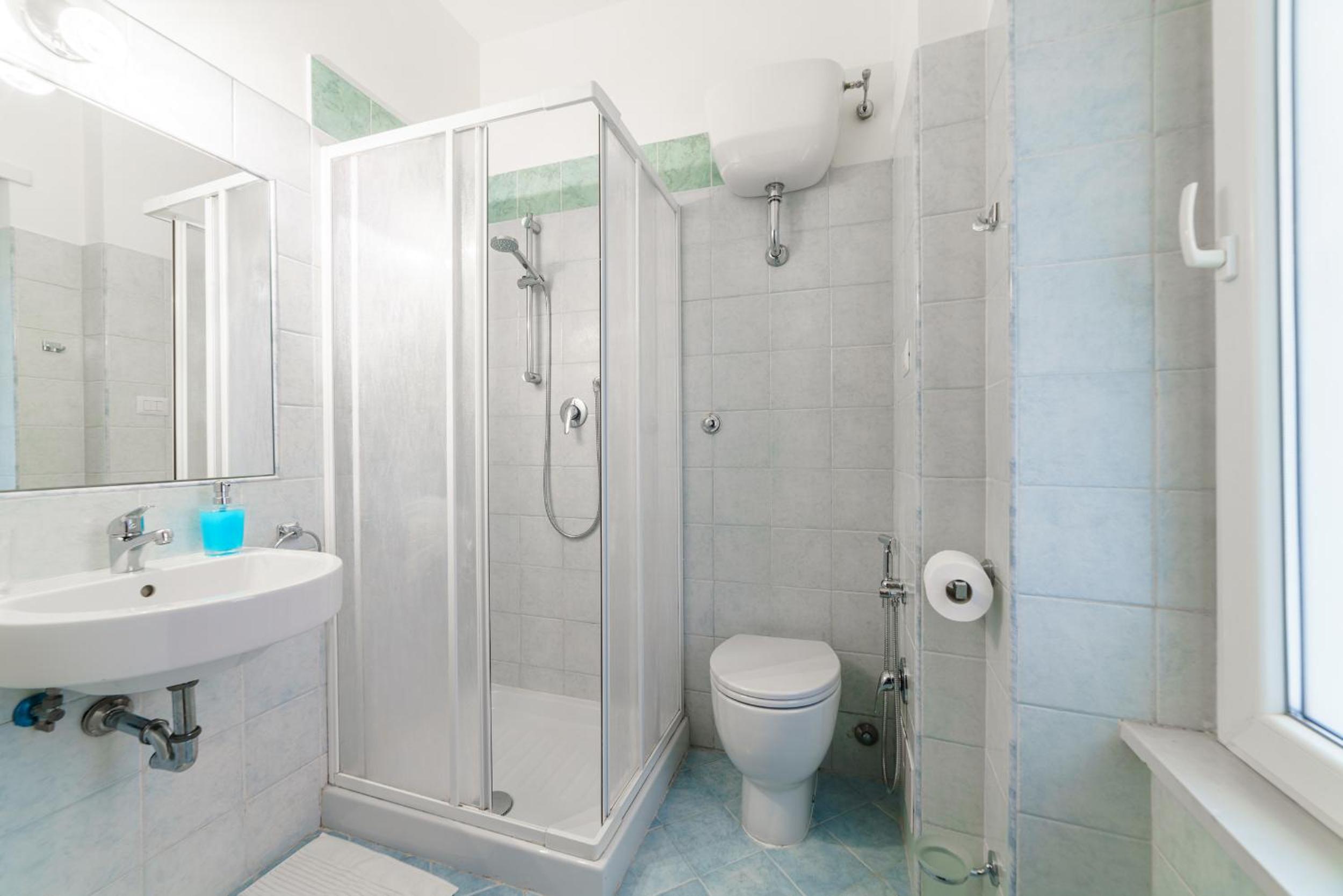 Single Room with Bathroom photo 3