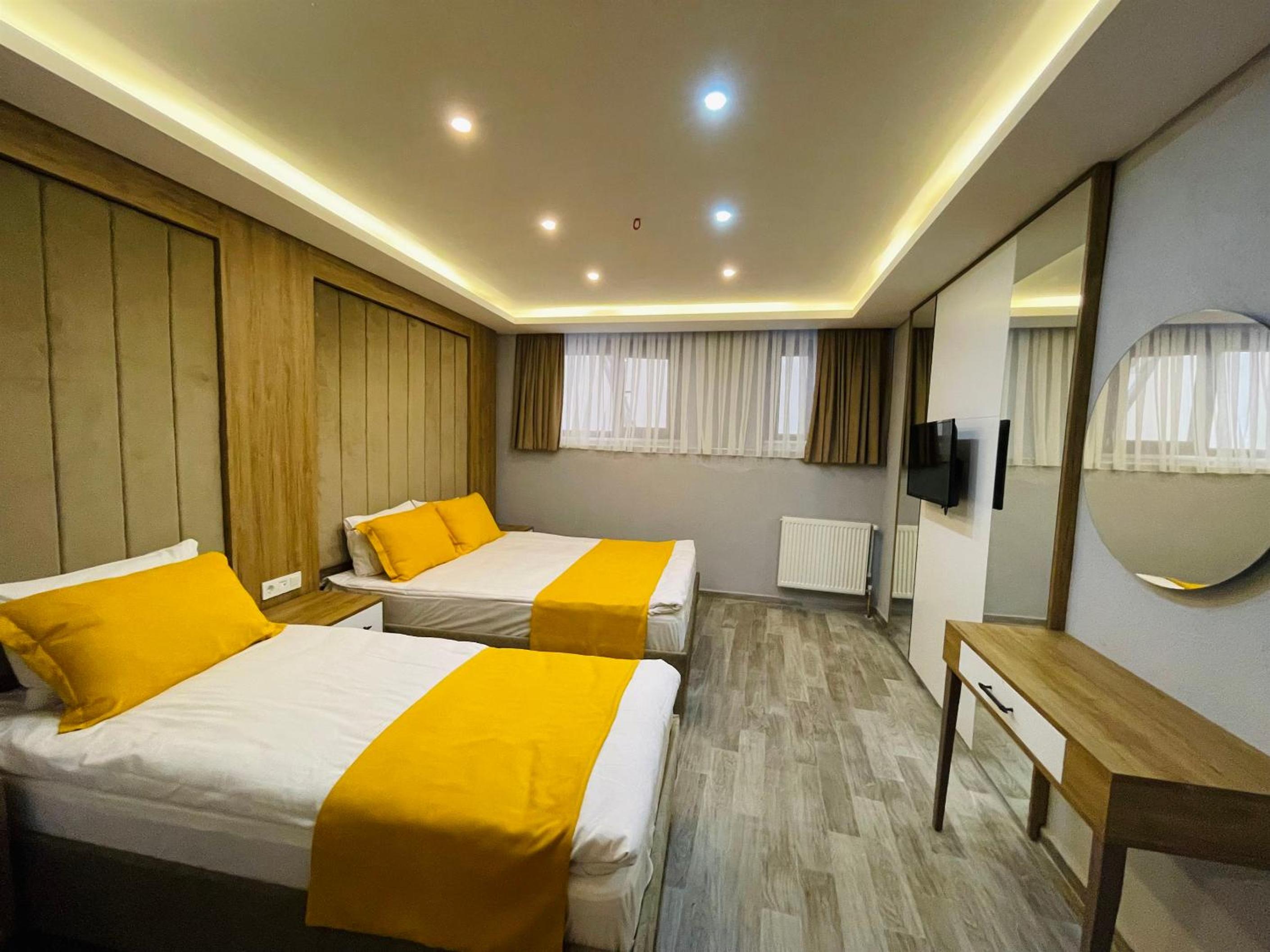 Economy Triple Room photo 1