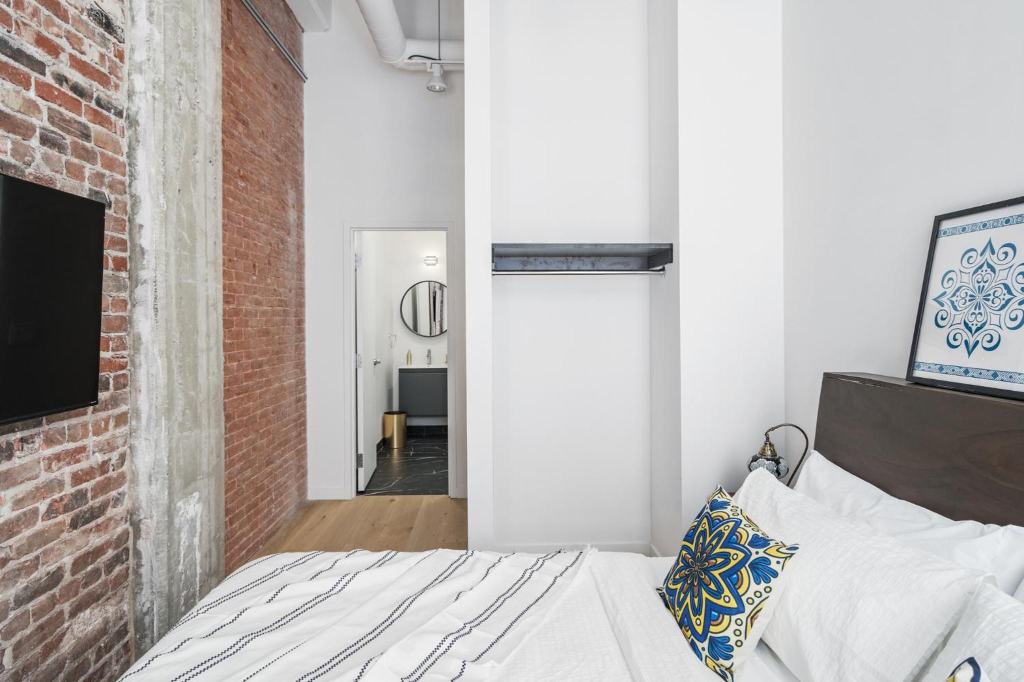 Two-Bedroom Superior Apartment - Photo 4