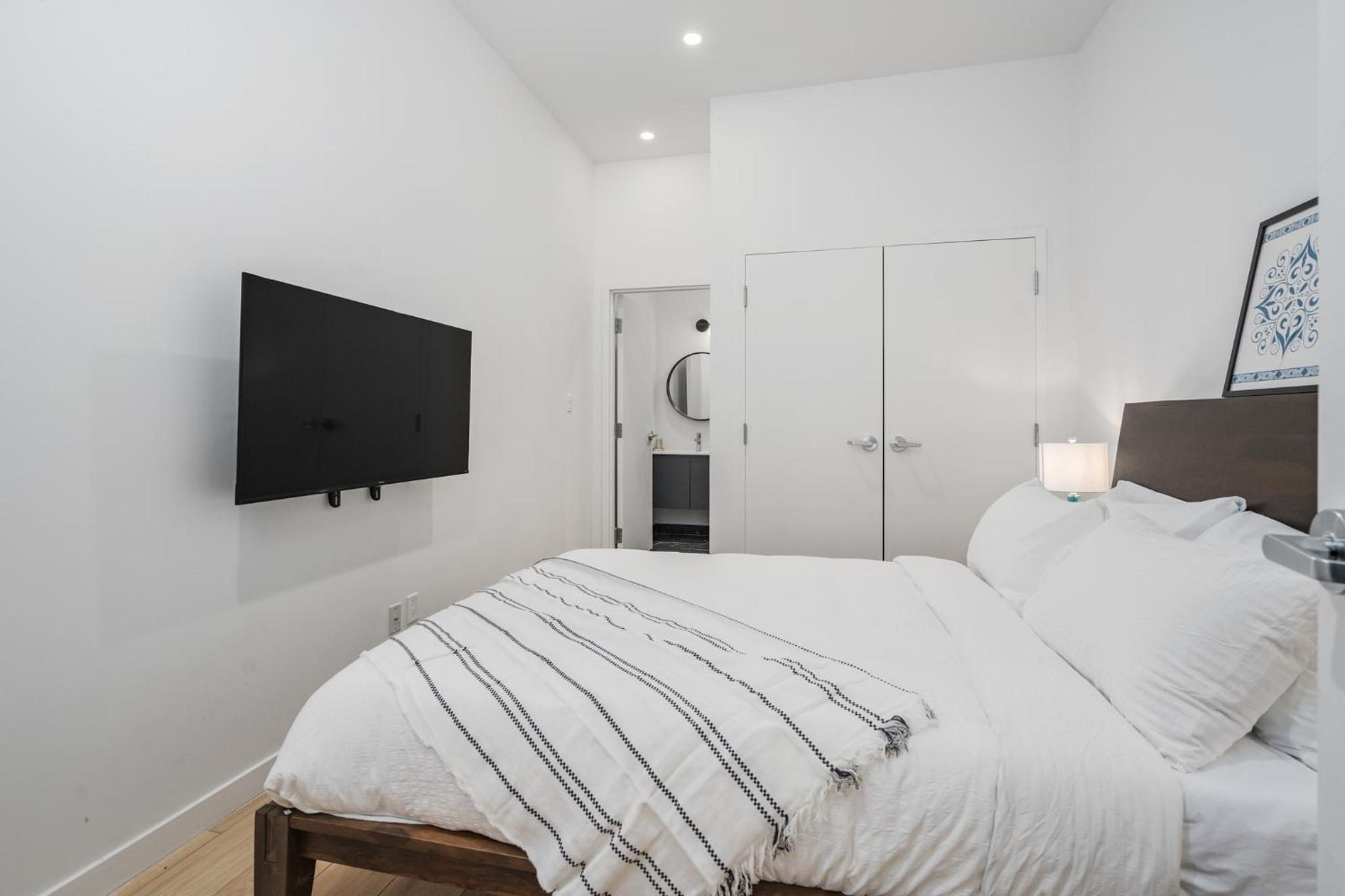 Two-Bedroom Superior Apartment - Photo 29