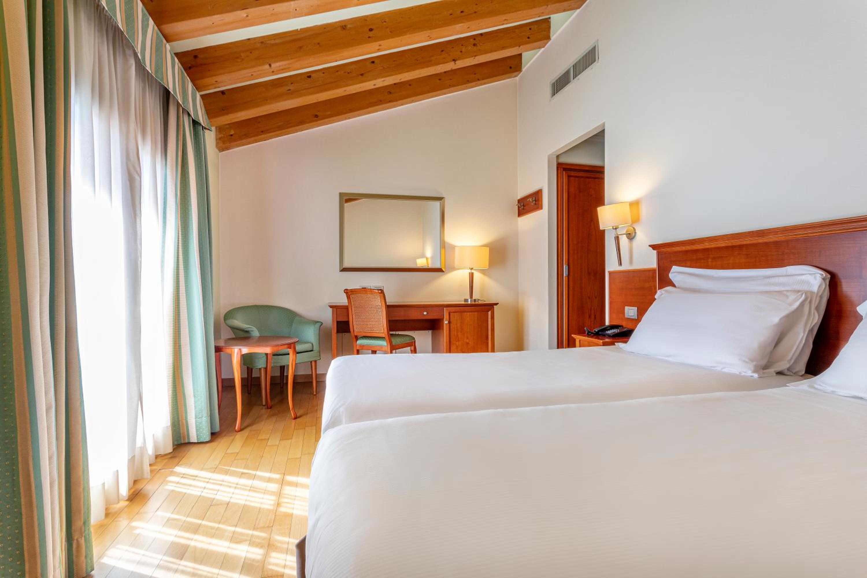 Comfort King Room - Photo 18