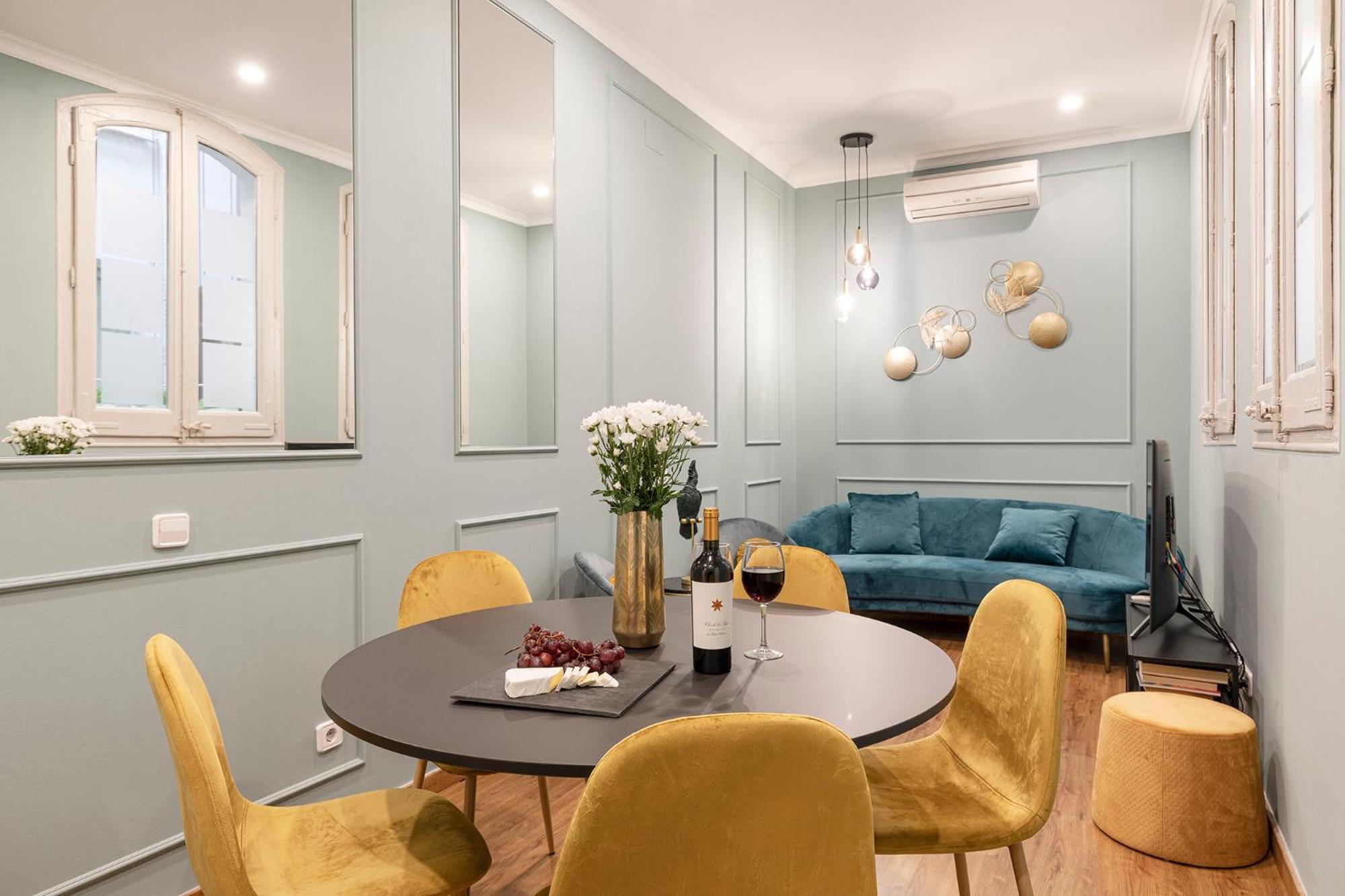 Apartamento de tres habitaciones interiores (sin vista, sin balcón)