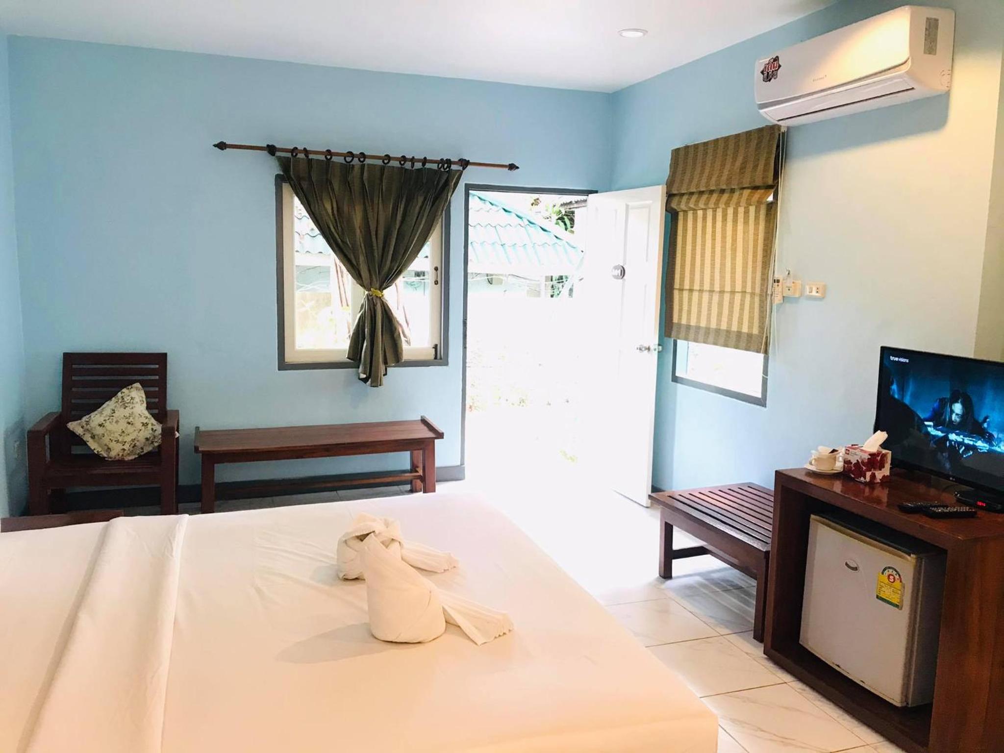 Deluxe King Room - Photo 1