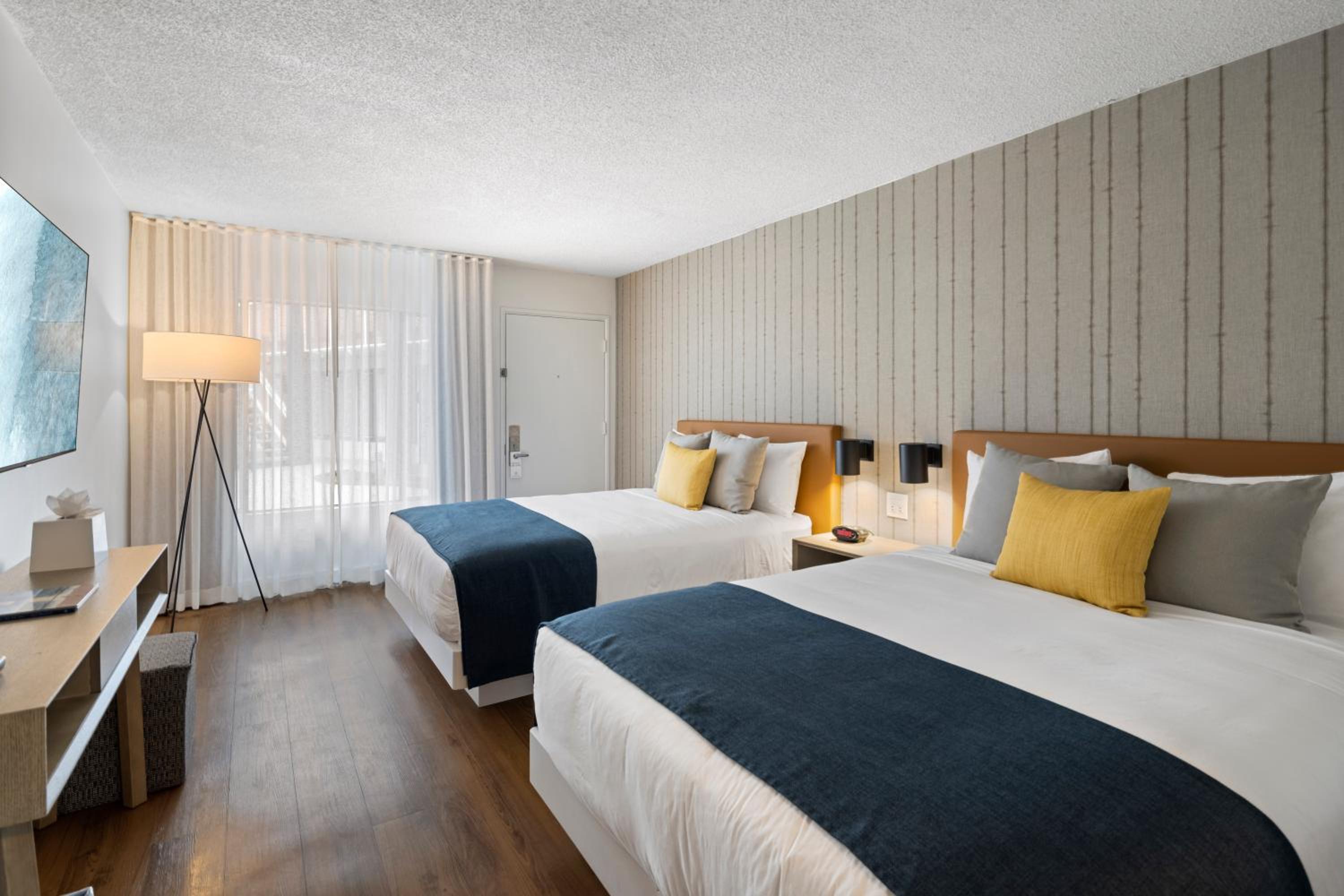Standard Queen Room with Two Queen Beds photo 1