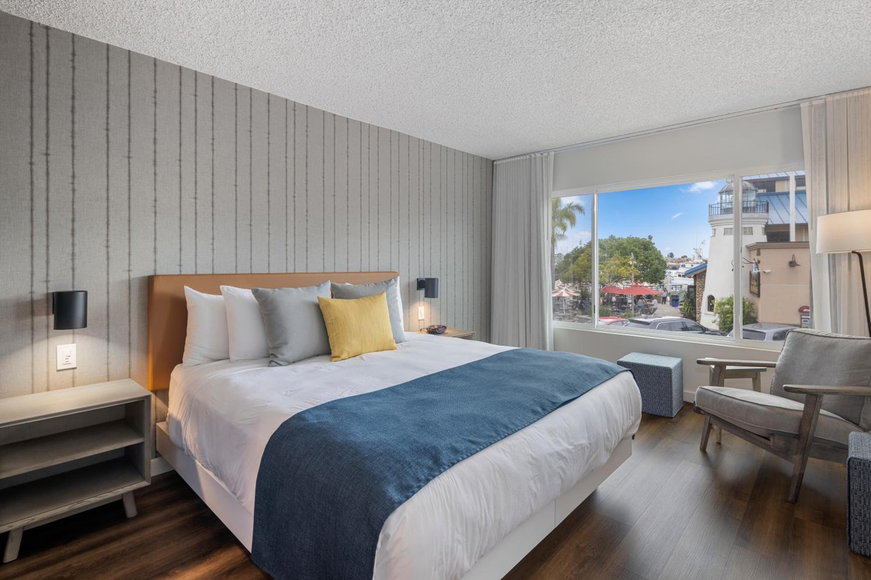 Deluxe King Room photo 1
